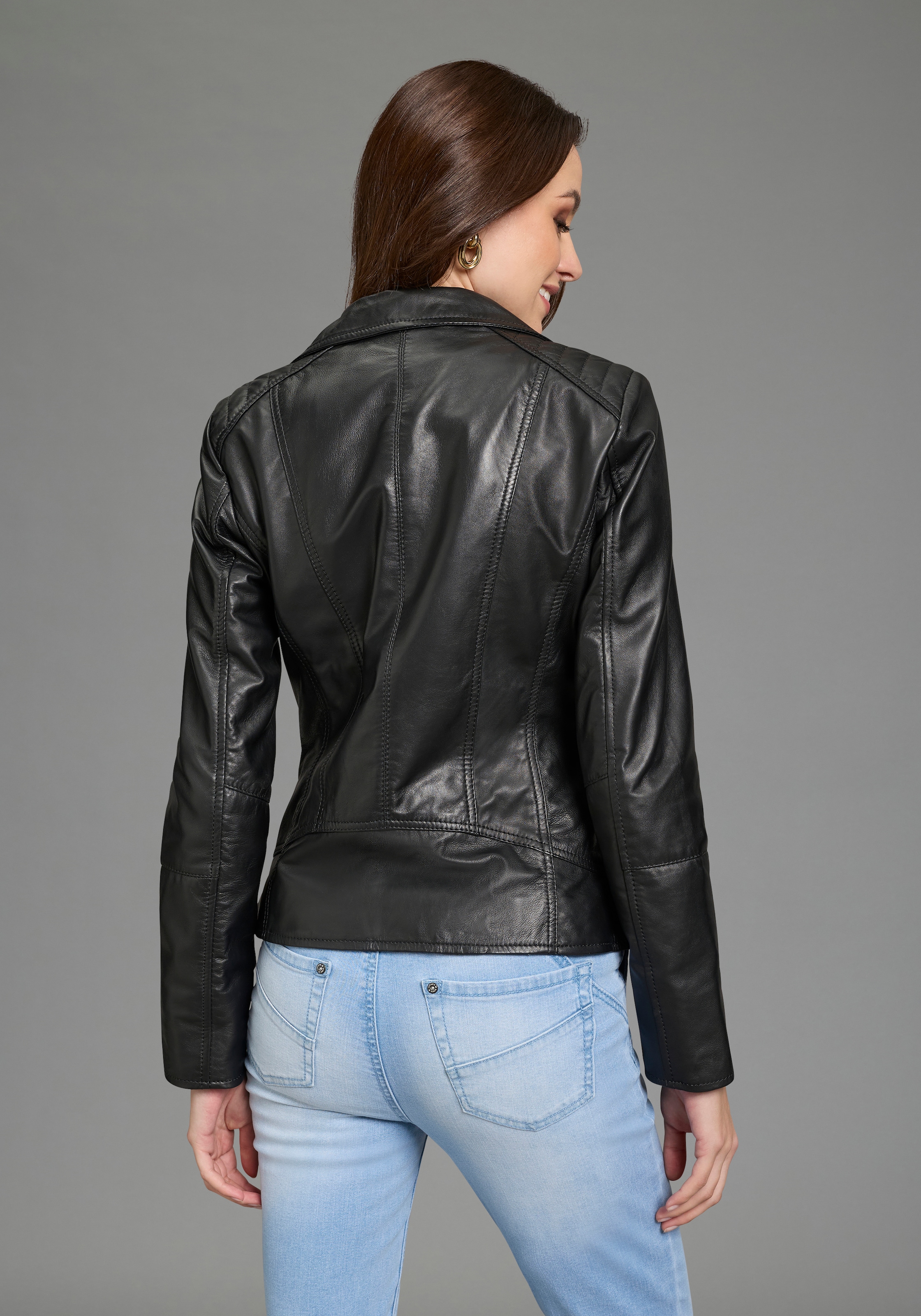 Bruno Banani Lederjacke figurenbetont, mit Reißverschluss, mit Reverskragen, für Casualmode