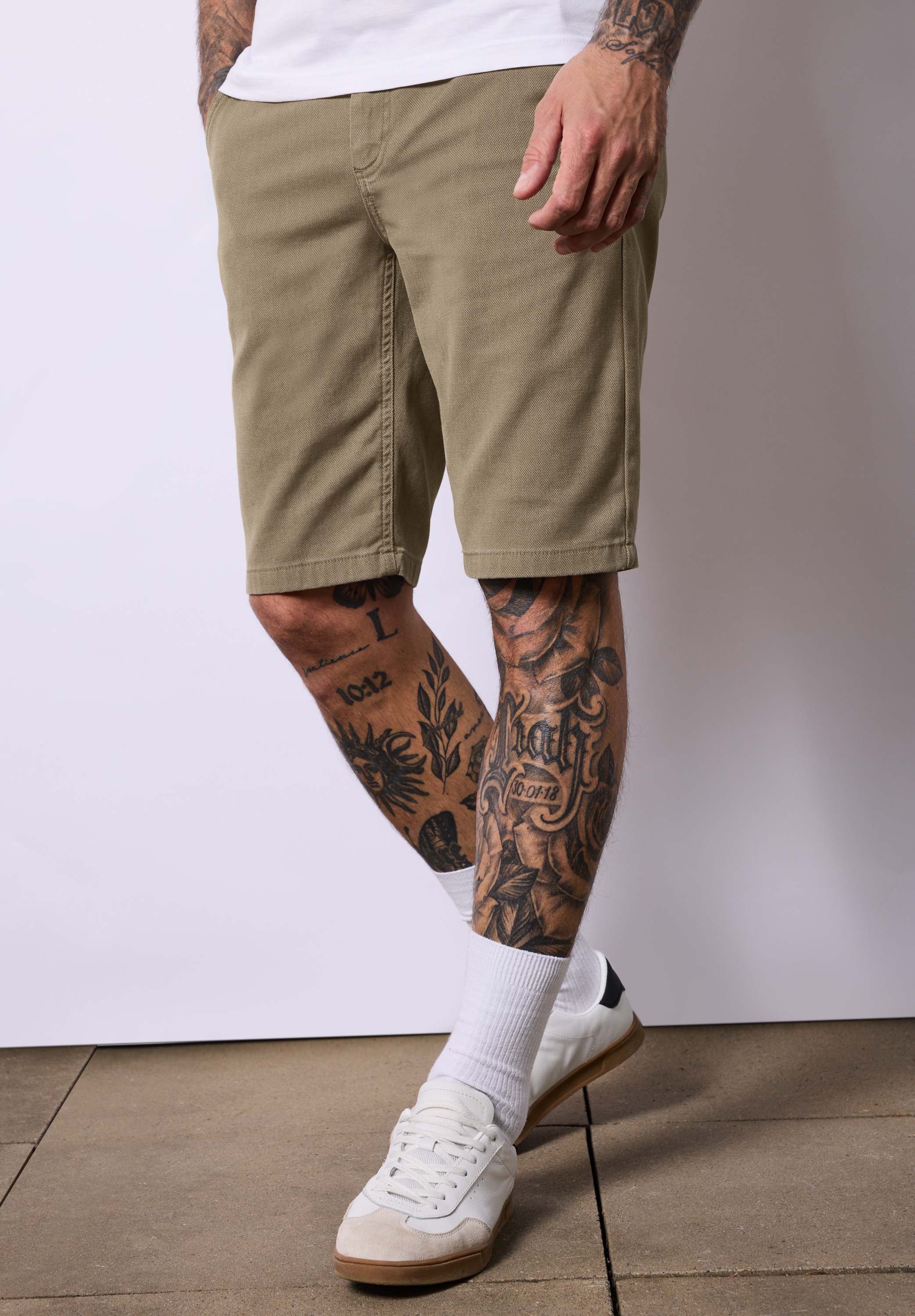STREET ONE MEN Shorts, mit seitlichen Einschubtaschen günstig online kaufen