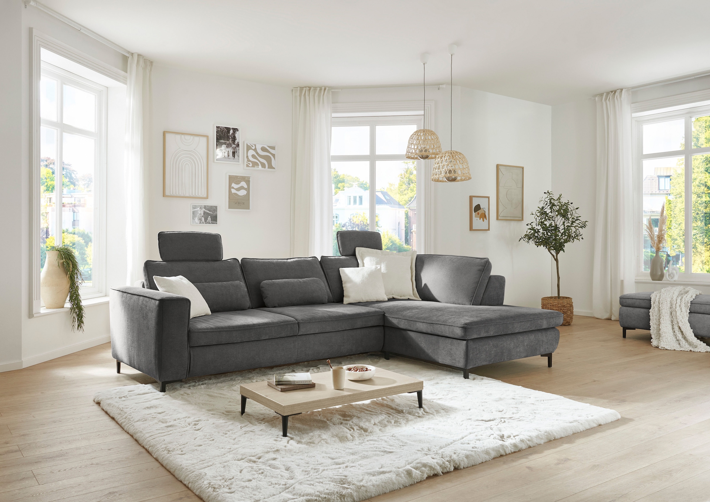 Die PlanBar Ecksofa "MP-IN24153, L-Form, Breite 289 cm" wahlweise mit Schlaffunktion und verstellbaren Kopfstützen