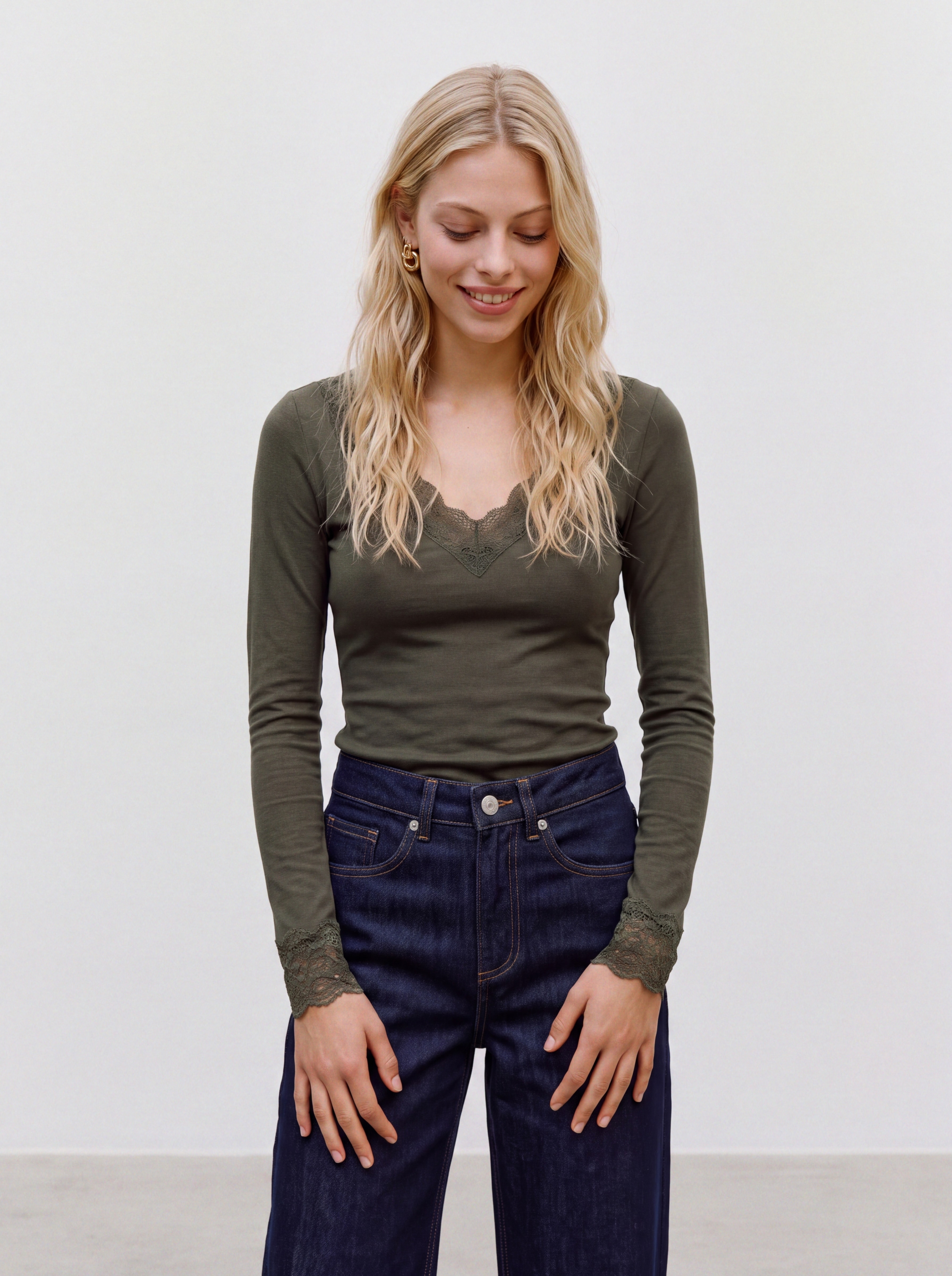 Vero Moda Langarmshirt "VMSKYE LS V-NECK LACE TOP JRS NOOS" Materialmix, mit Wolle und Stretch, slim fit