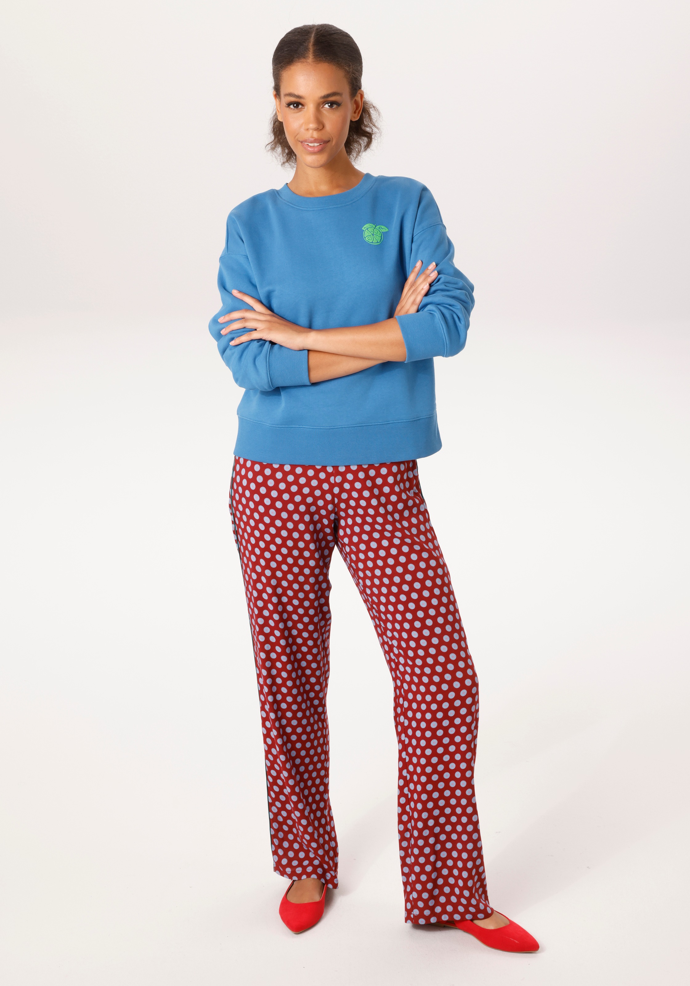 Sweatshirt ANISTON CASUAL, Damen, Gr. 40, blau, apfelgrün, angeraute Sweatware, Obermaterial: 100% Baumwolle, unifarben mit Farbeinsatz, lässig geschnitten hüftlang, Rundhals, Rippbündchen, Sweatshirts Sweatshirt, mit fruchtiger Applikation - NEUE KOLLEKT 3