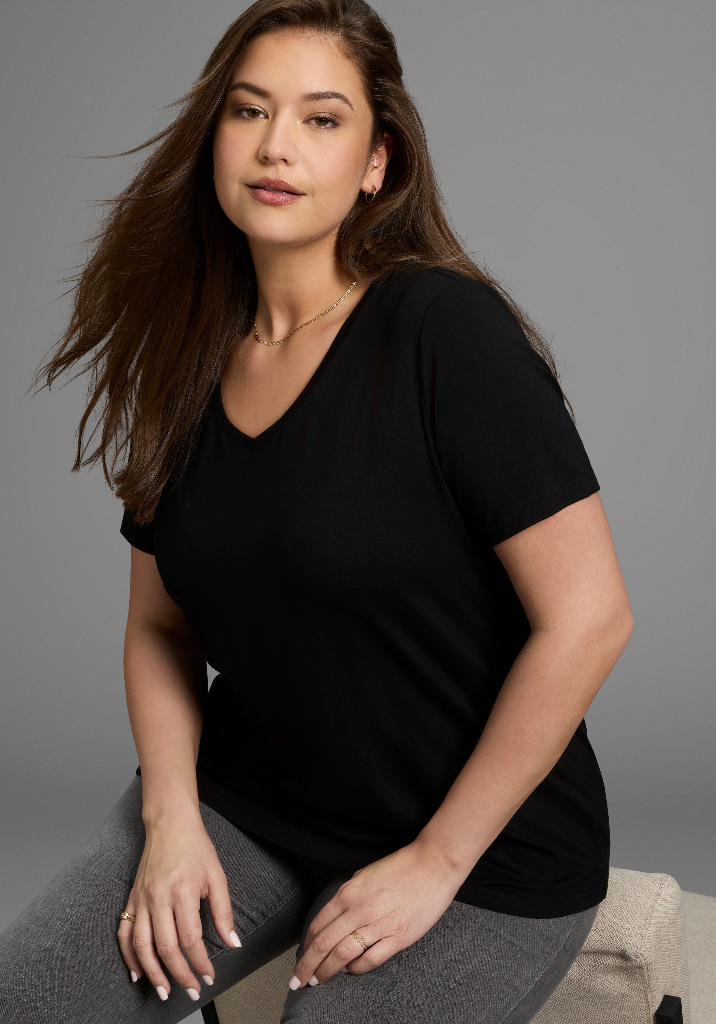Laura Scott CURVE T-Shirt "Große Größen" mit V-Ausschnitt aus fließender Viskose