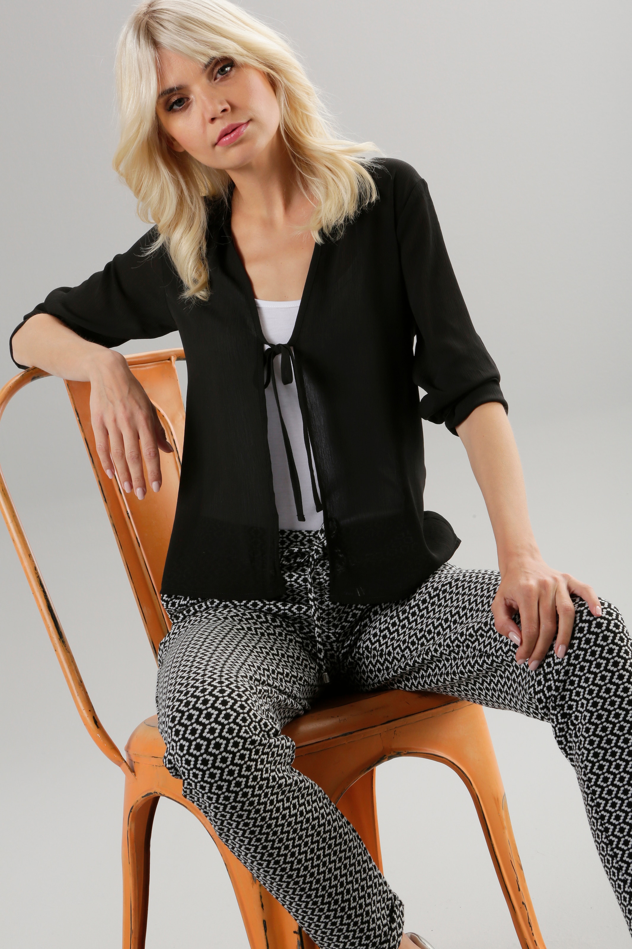 Aniston KOLLEKTION Kragen SELECTED mit und | online NEUE - Bindeband BAUR Crinklebluse, kaufen