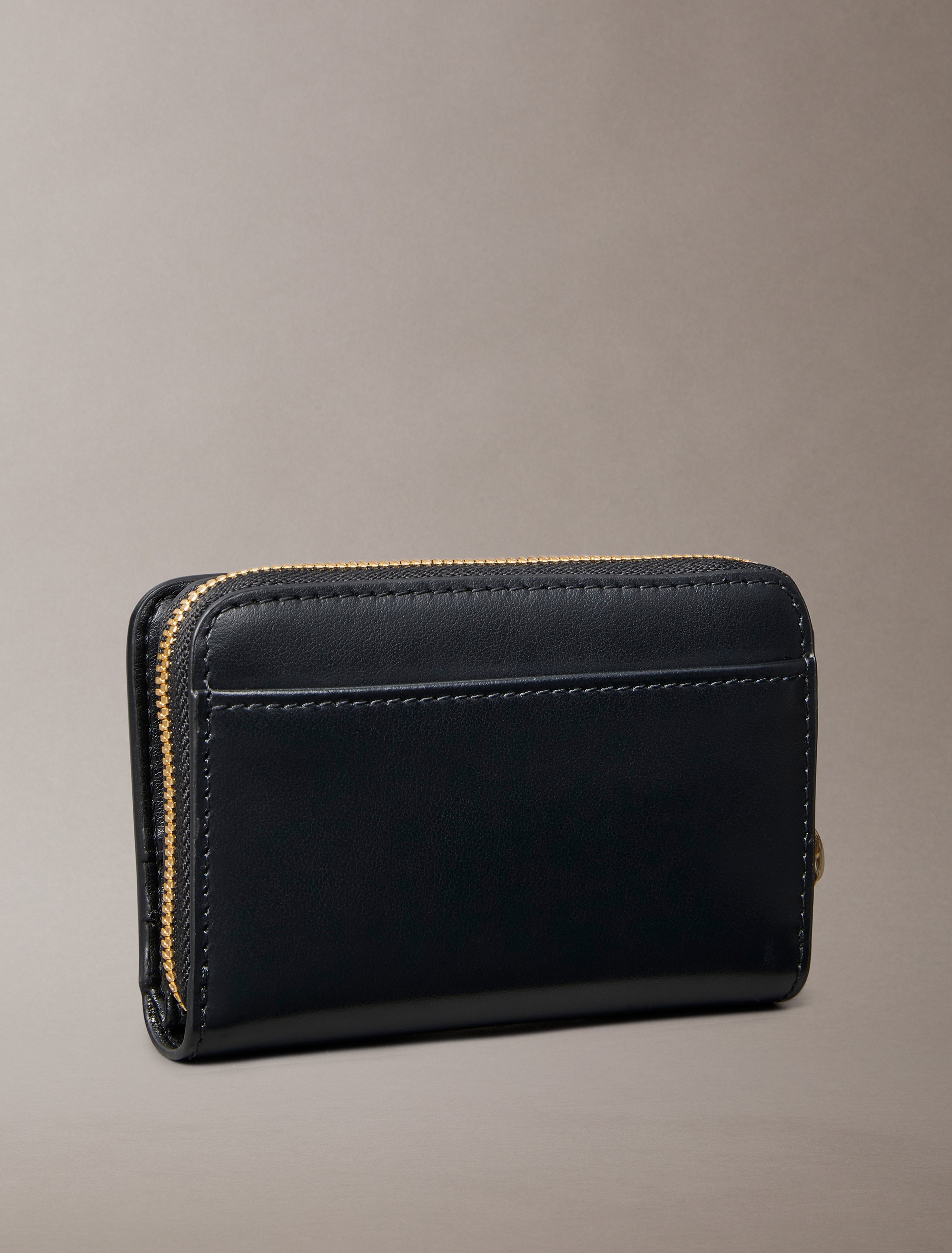 Calvin Klein Geldbörse »CK PULLER MEDIUM FLAP ZIP AROUND«, Damen Geldbörse, Portemonnaie mit CK-Logo