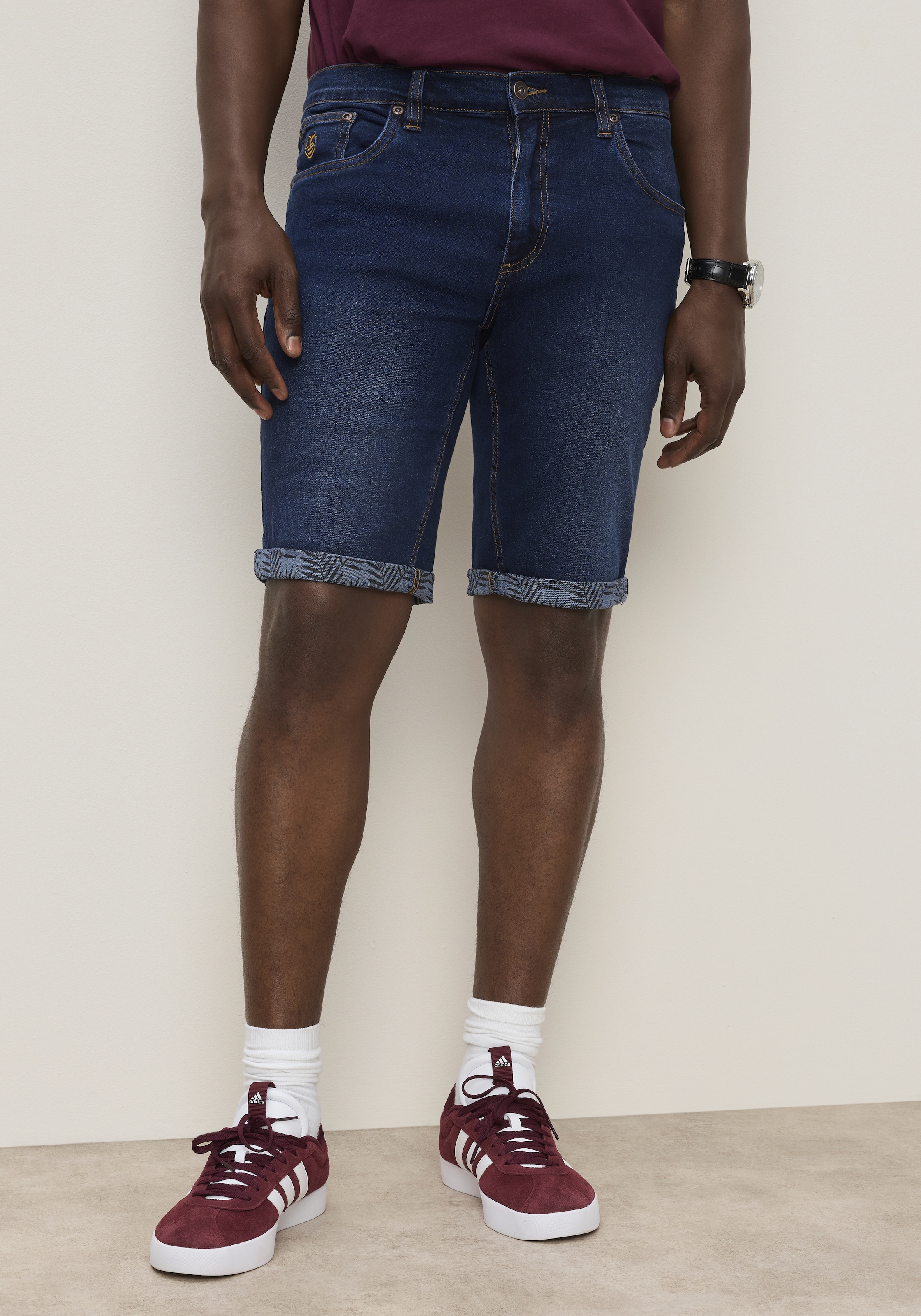 DELMAO Jeansshorts gerade geschnittene Beine, Regular-Fit, kniefreie Länge