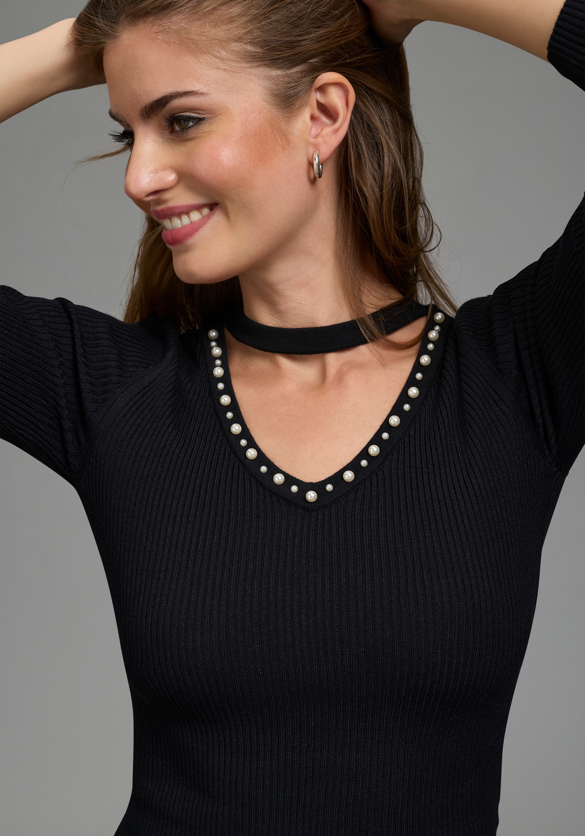 Laura Scott Strickpullover »mit tiefem V-Ausschnitt« mit Perlen-Details, aus angenehmer Viskosemischung