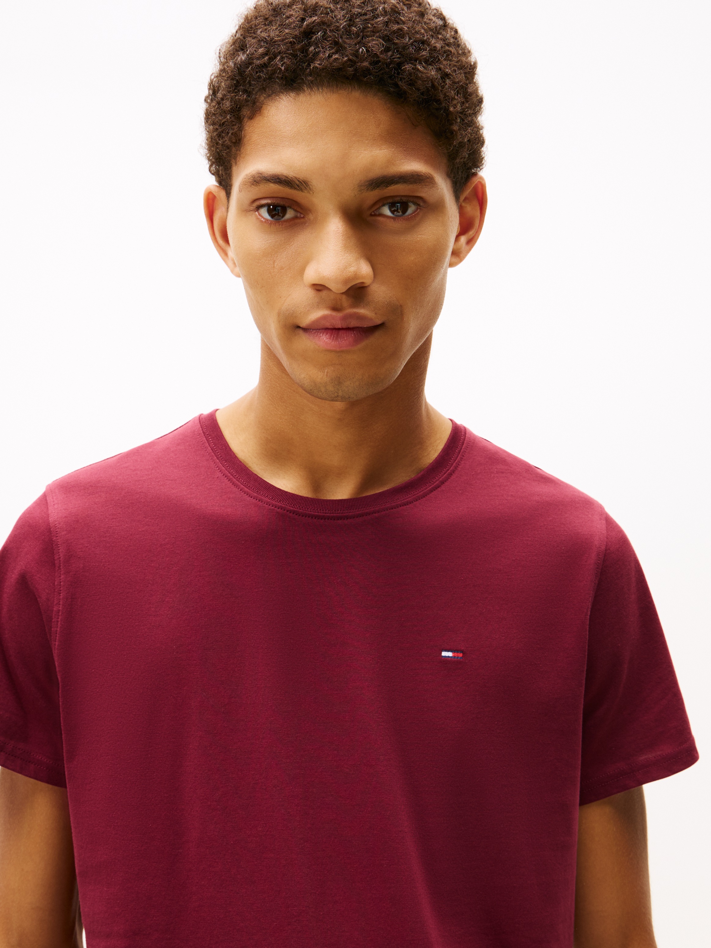 Tommy Jeans "TJM ESSENTIAL SOLID TEE" mit Rundhalsausschnitt und dezenter L günstig online kaufen