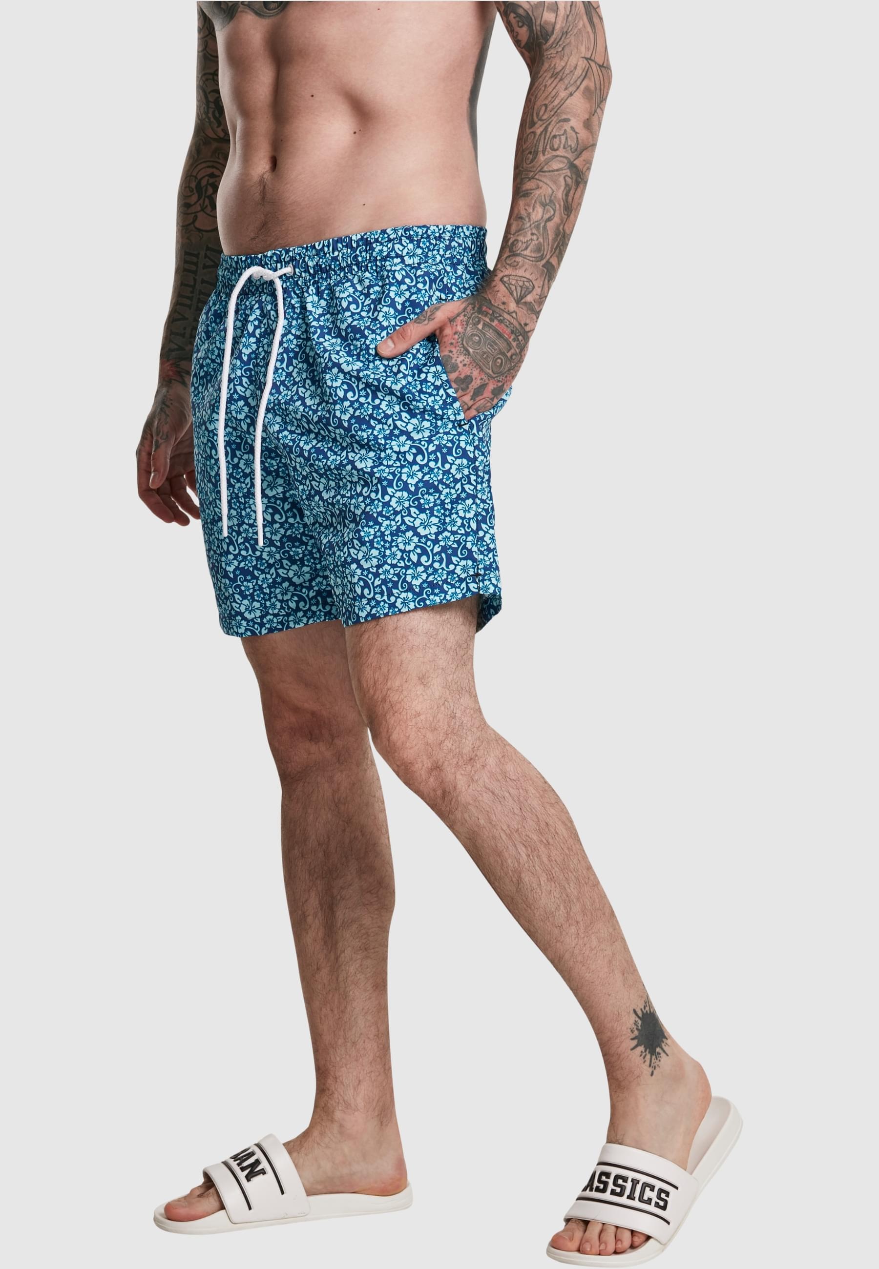 URBAN CLASSICS Badeshorts »Urban Classics Herren Floral Swim Shorts«