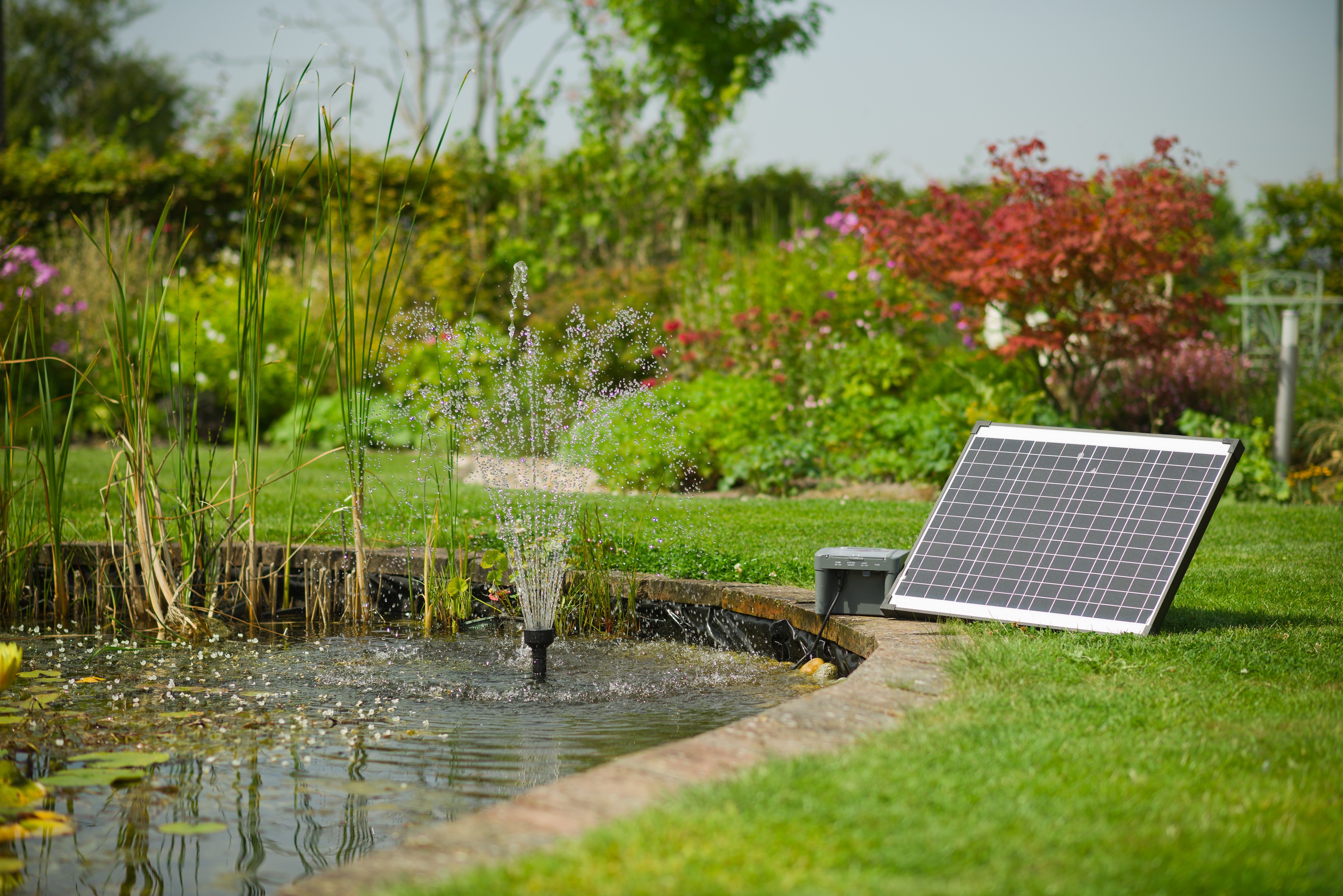 Thumbnail - Ubbink Springbrunnenpumpe "SolarMax 2500 Accu inkl. PowerControl" Hybrid-Funktion