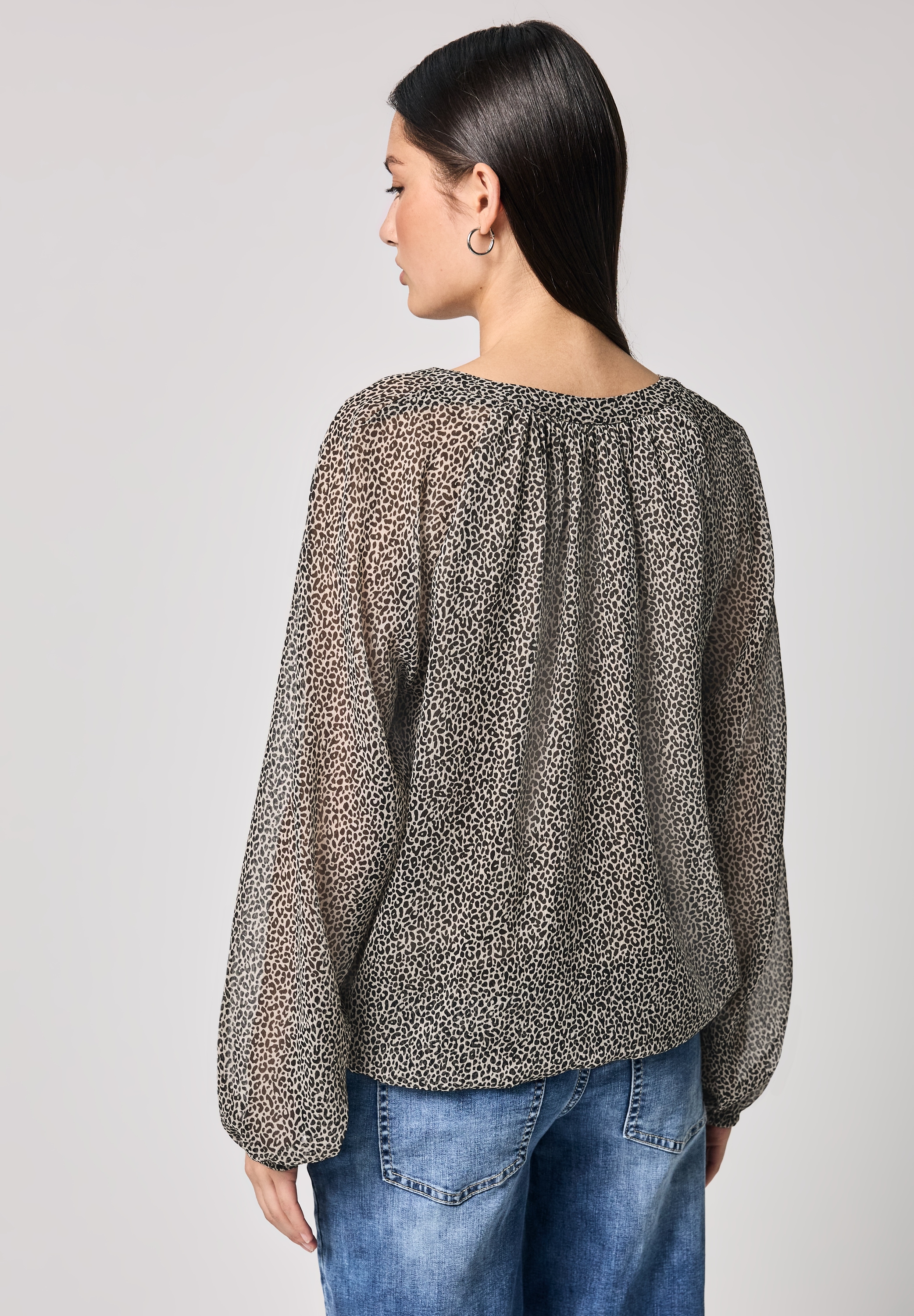 STREET ONE STUDIO Chiffonbluse, mit Rundhalsausschnitt