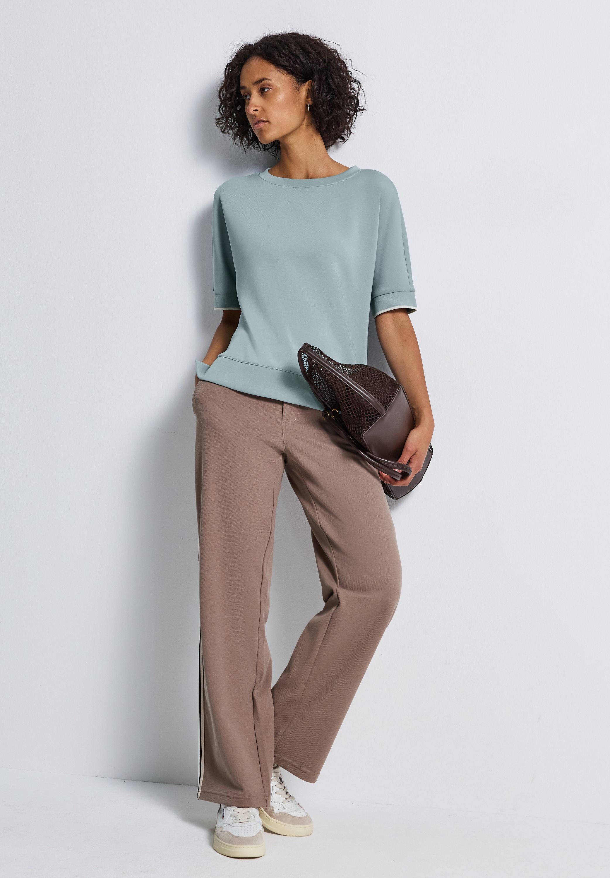 STREET ONE T-Shirt, im Silk Look und mit dezentem Kontrastdetail, Sommershirt