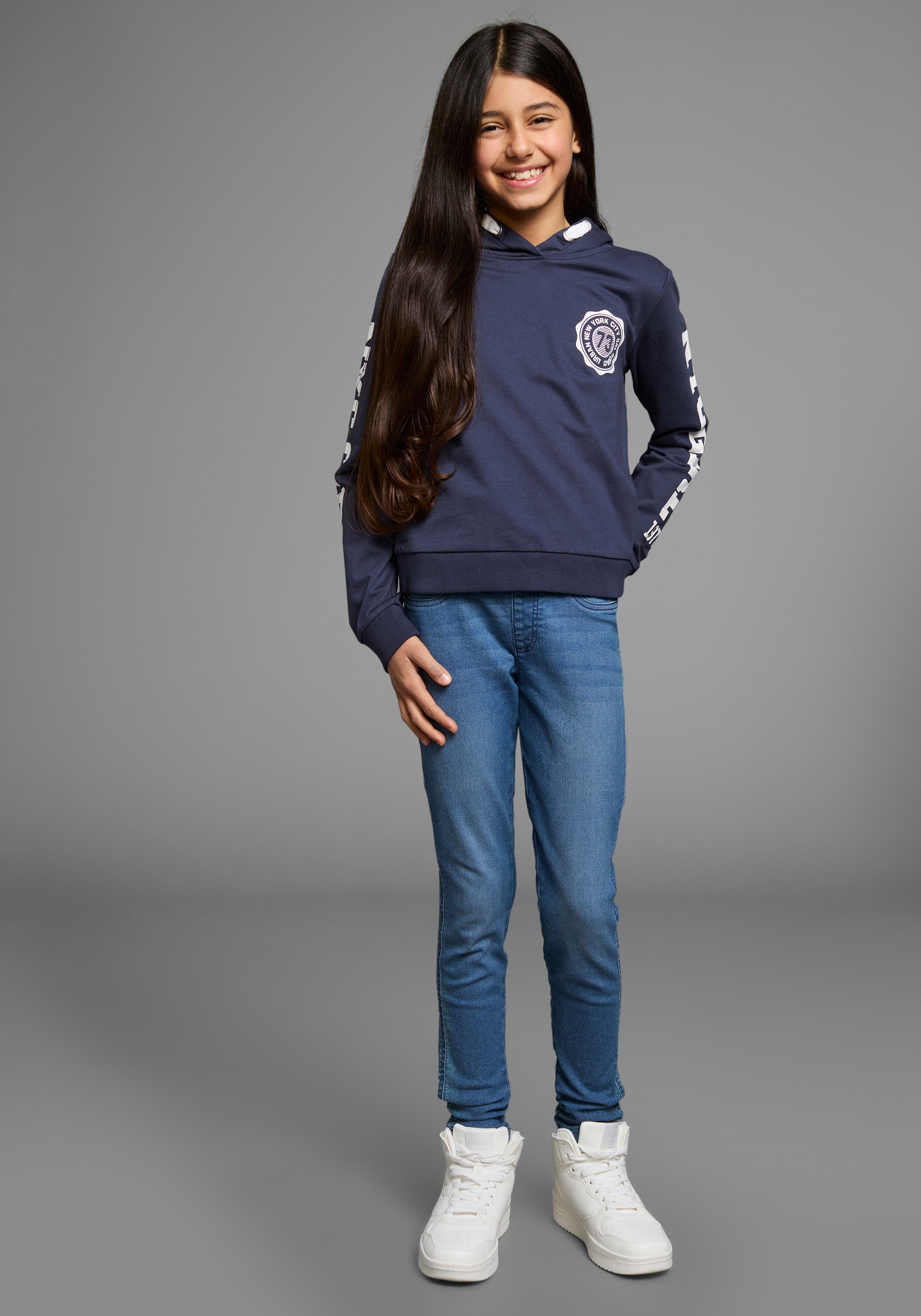 Thumbnail - KIDSWORLD Kapuzensweatshirt "Shirt mit Ärmelprint" Langarm, mit stylischem Print, mit Kapuze, aus Baumwolle