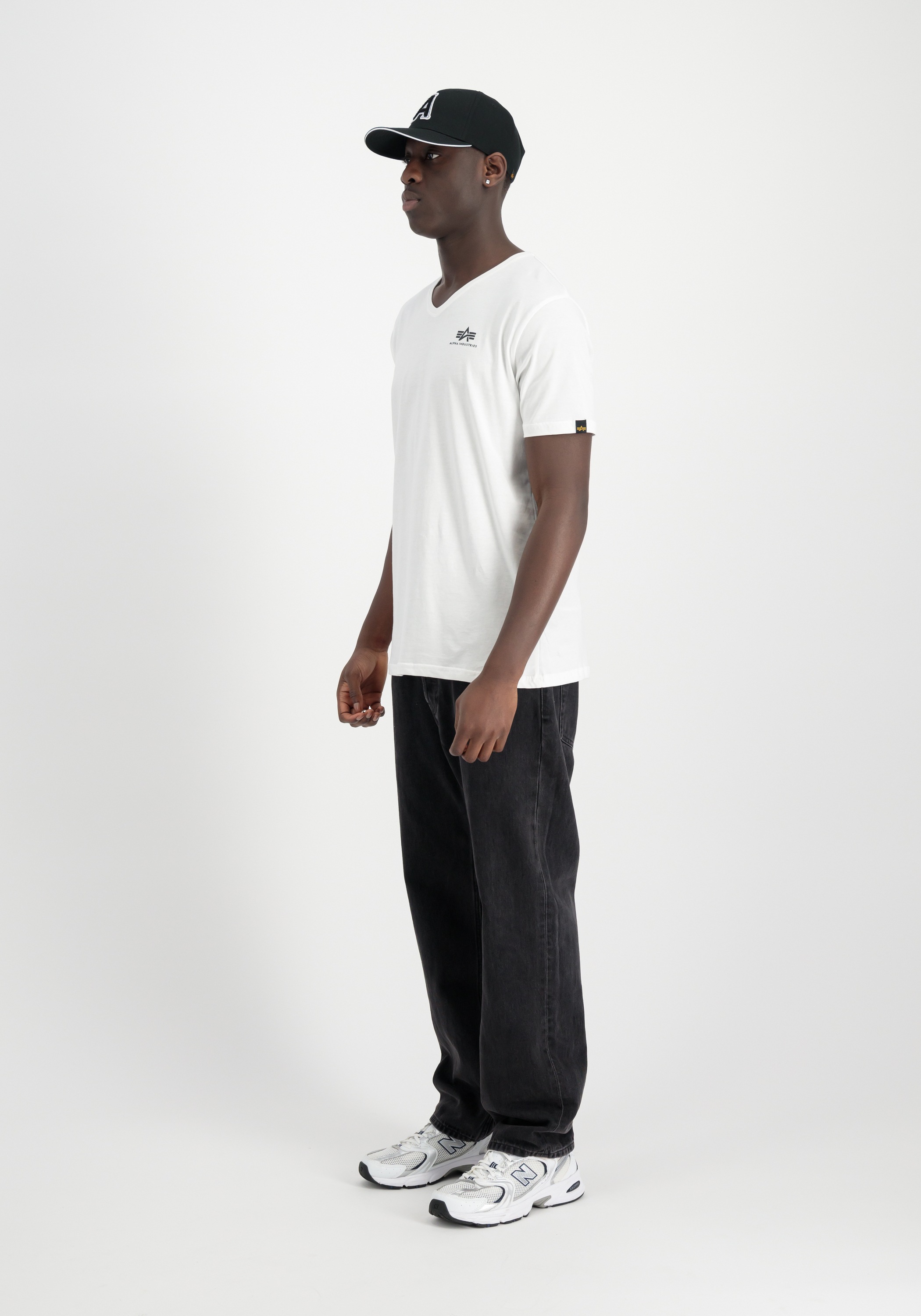 Thumbnail - Alpha Industries T-Shirt "Alpha Industries Men - T-Shirts Basic V-Neck T-Shirt SL"