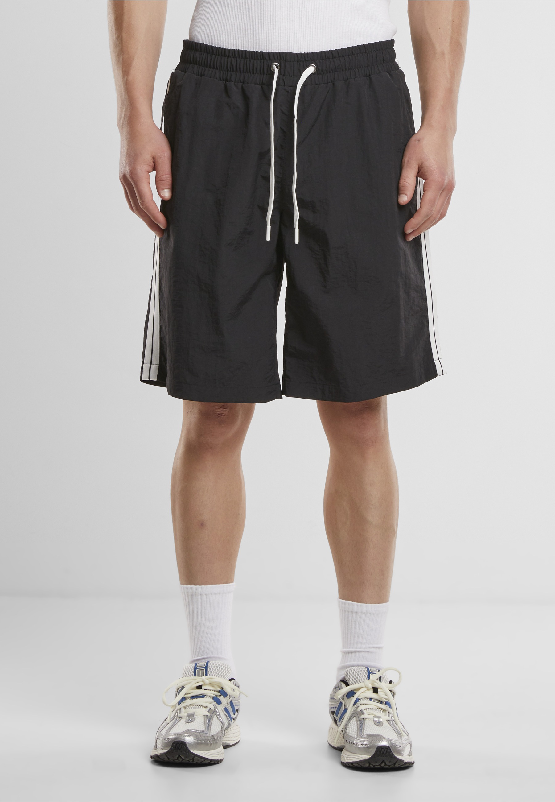 URBAN CLASSICS Badeshorts »Urban Classics Board Shorts With Patched Stripe«