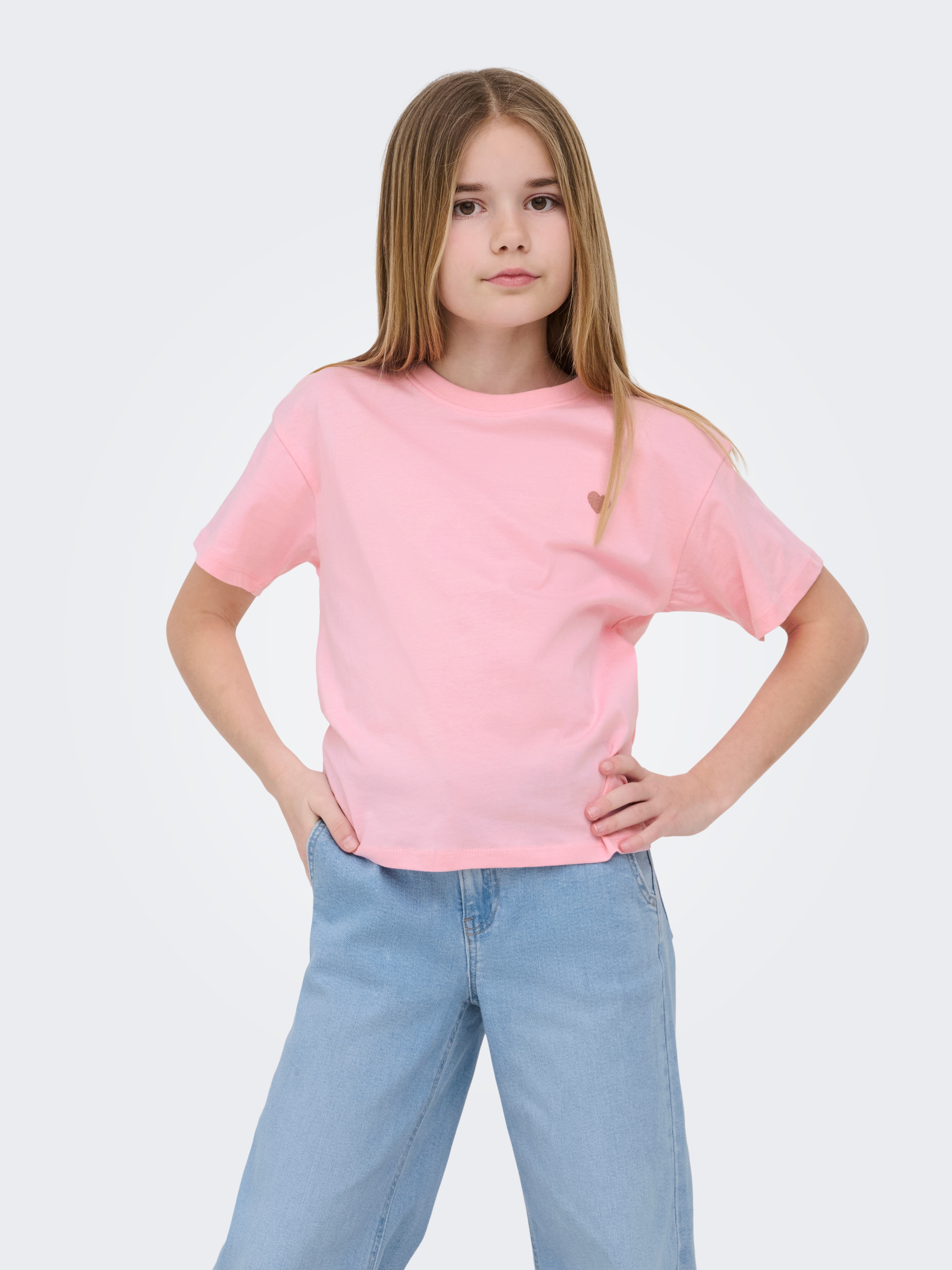 KIDS ONLY Kurzarmshirt "KOGMAIKEN LIFE CROPHEART SS TOP JRS NOOS" mit kleinem Herzchenmotiv auf der Brust