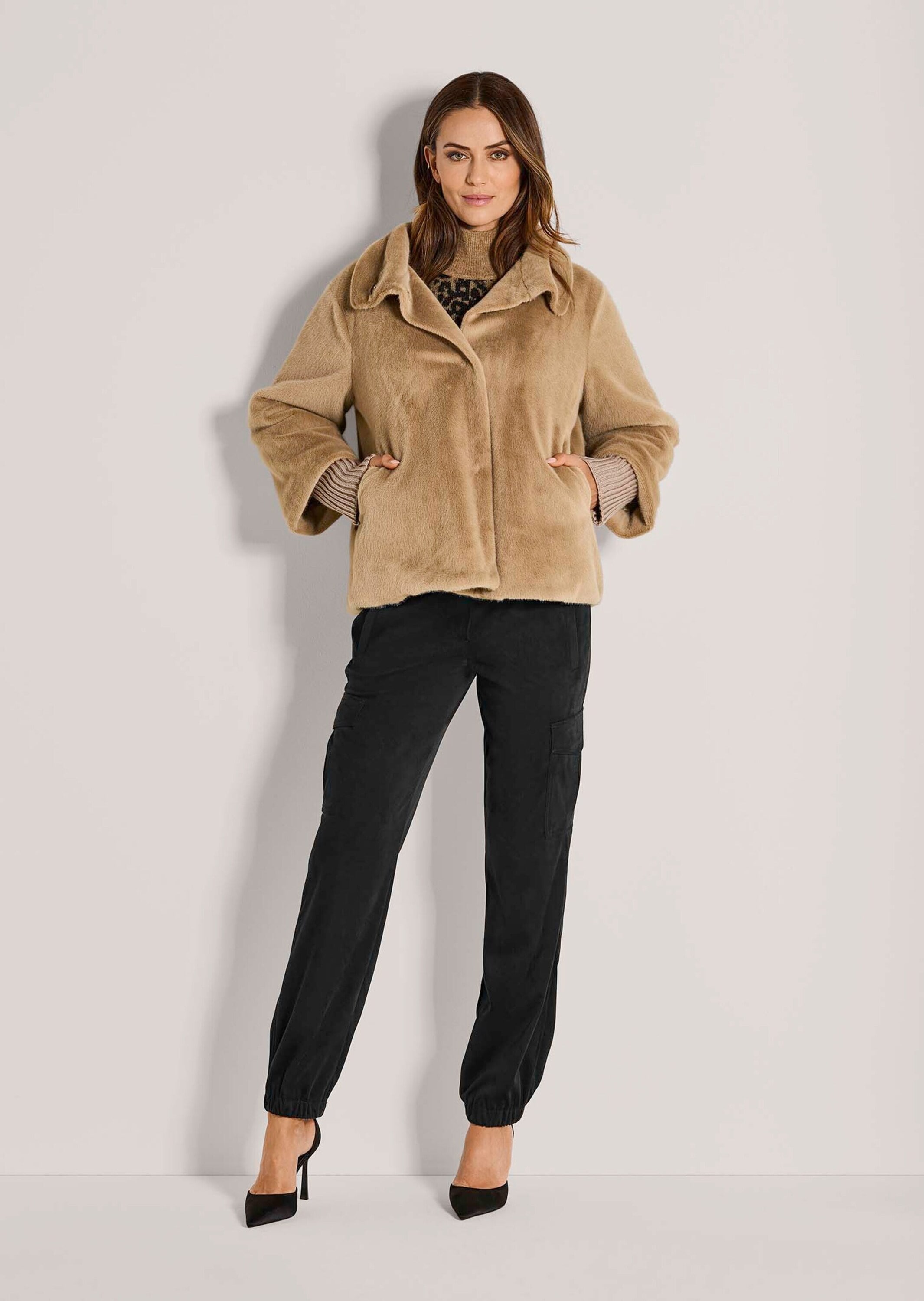 MADELEINE Kurzjacke »Kurzmantel Elegante Damenjacke in Felloptik«