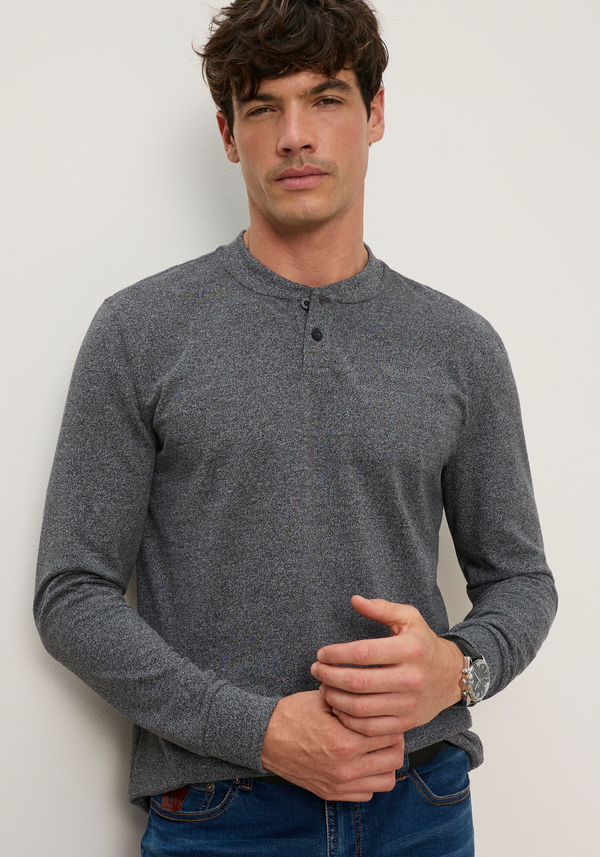 Bruno Banani Henleyshirt Geschmeidige melierte Jersey-Qualität mit kurzem Henley-Ausschnitt