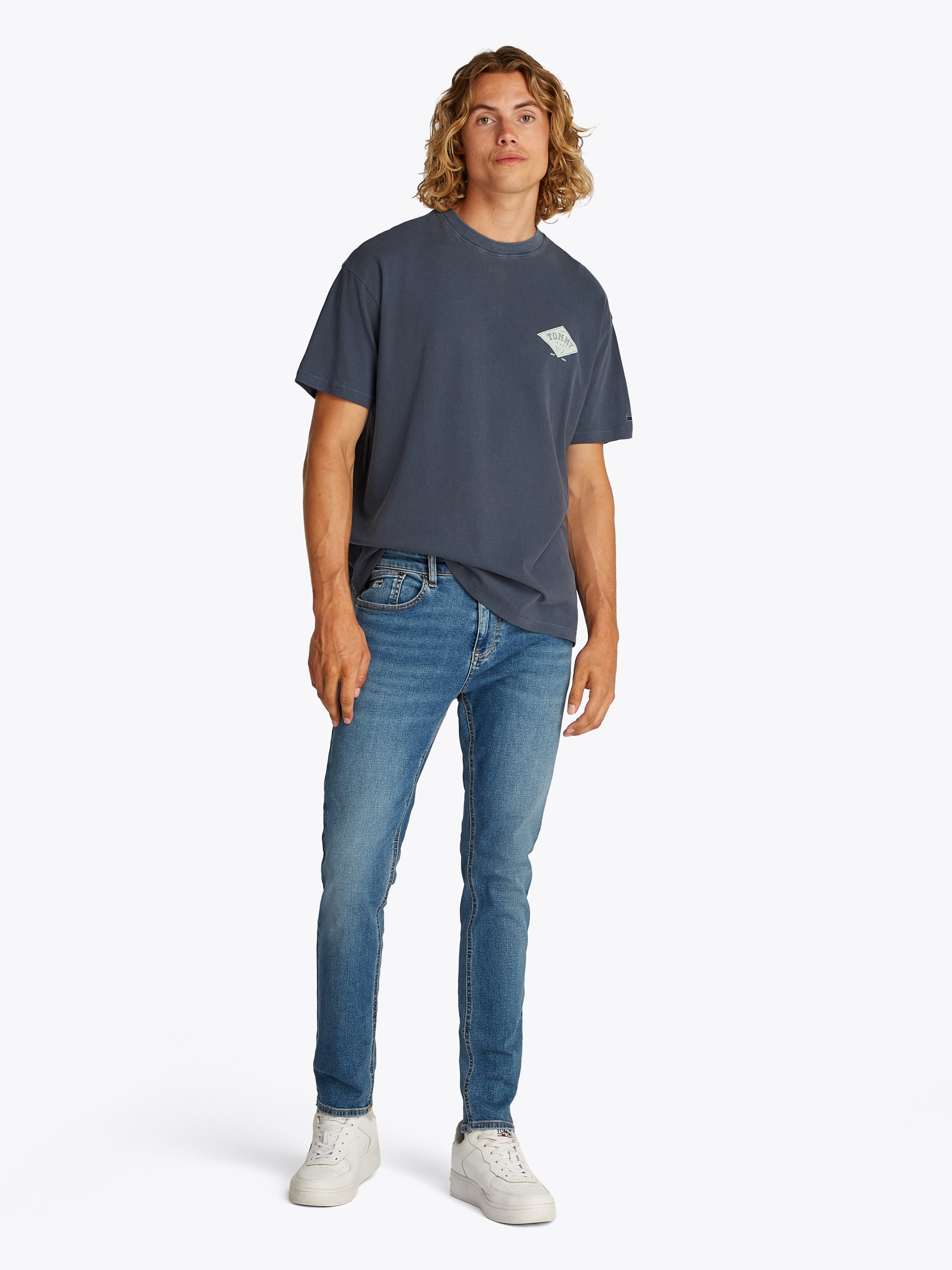 Thumbnail - Tommy Jeans T-Shirt "TJM RLX VARSITY GRAPHICS TEE EXT" mit großem Rückenprint