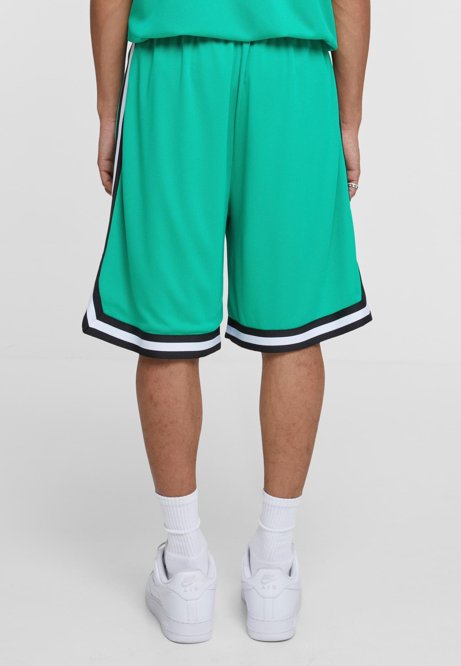 URBAN CLASSICS Stoffhose »Urban Classics Herren Stripes Mesh Shorts«, (1 tlg.)