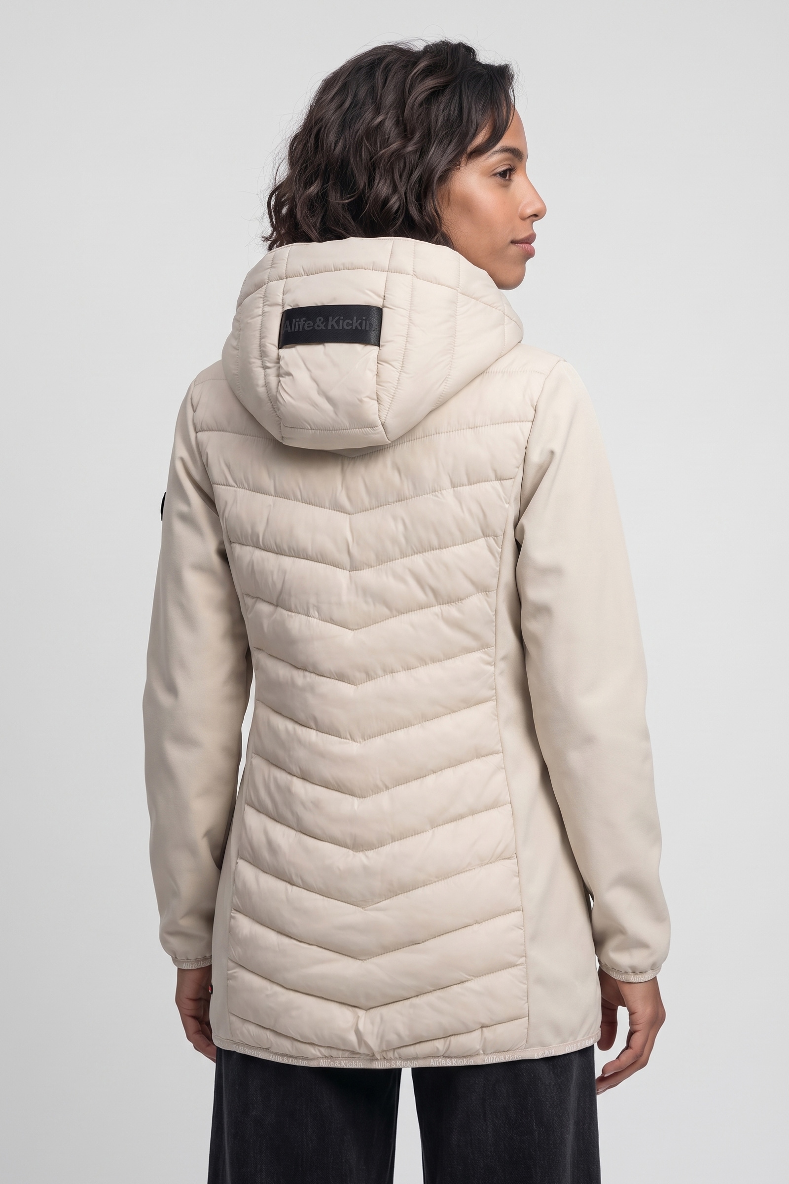 Alife & Kickin Sommerjacke »Damen YlvaAK A Übergangsjacke, Jacke« Chevron-Steppung, Kapuze mit Kordelzug, Zwei-Wege-Reißverschluss