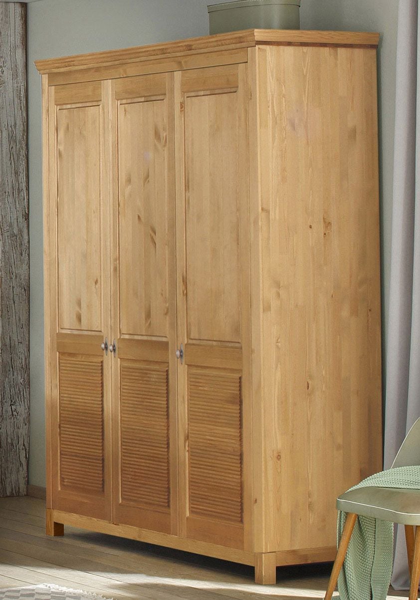 OTTO home Kleiderschrank "Rauna, mit Lamellen und Kassetten, klassischer La günstig online kaufen