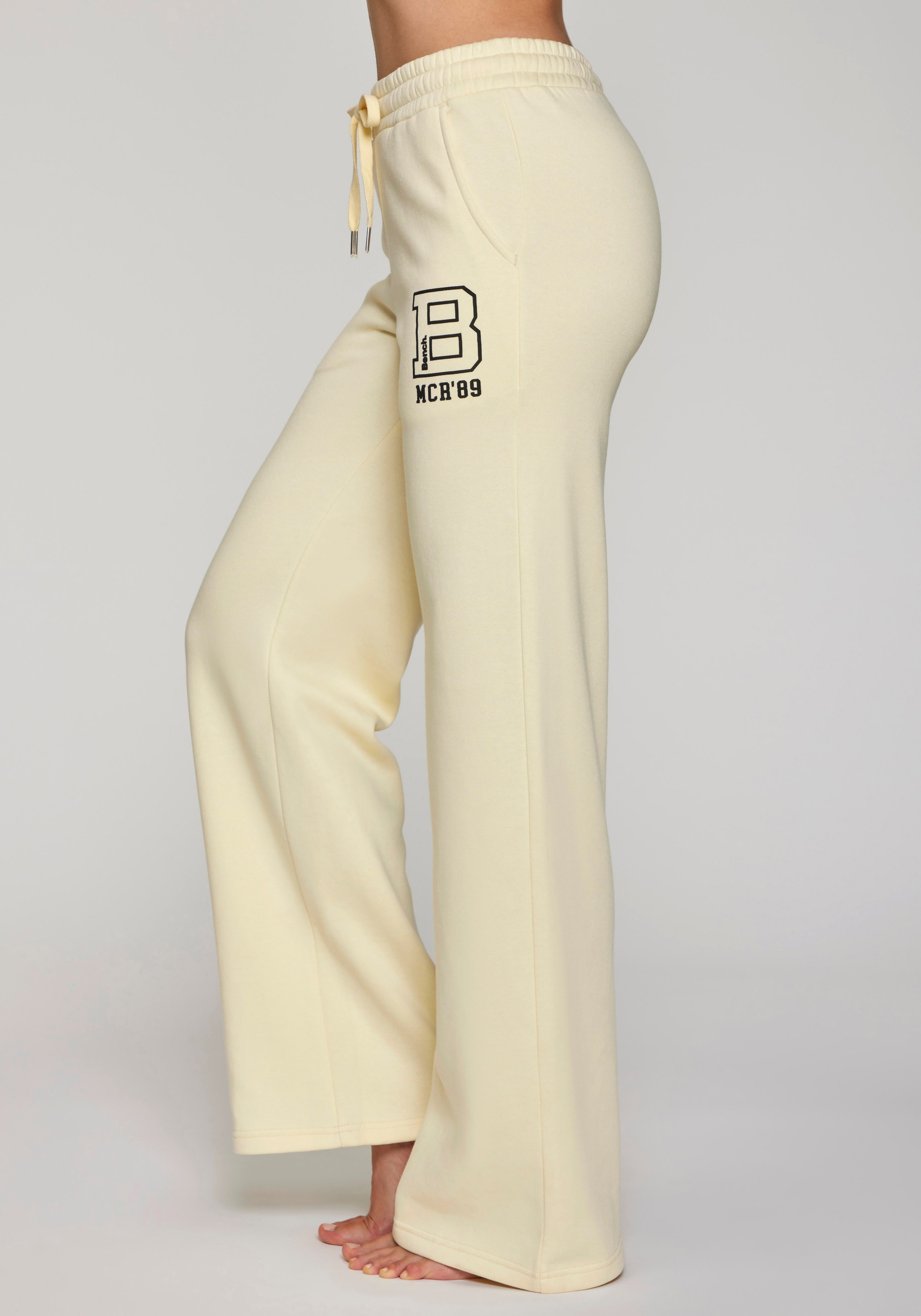 Bench. Loungewear Jogginghose, extra weit, innen leicht angeraut