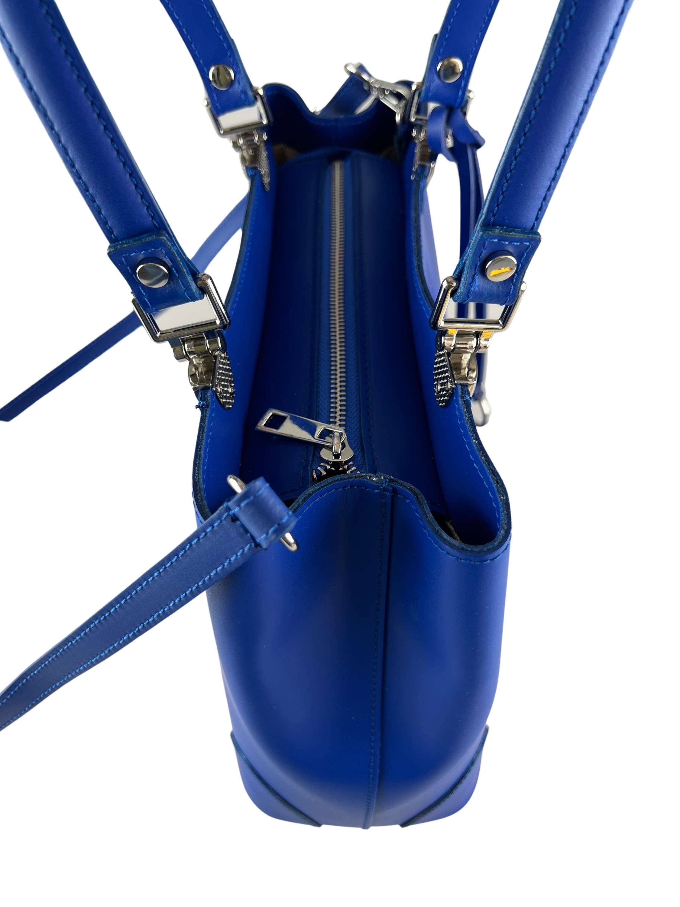 COLLEZIONE ALESSANDRO Schultertasche »Mademoiselle«, hochwertiges Rindsleder mit Quaste und Anhänger