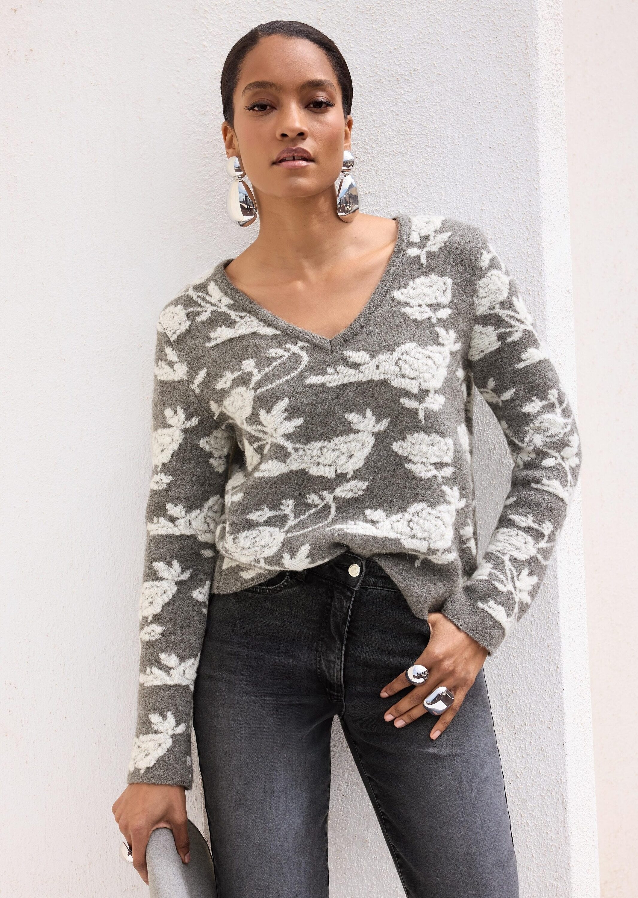 MADELEINE Longpullover »Pullover Jacquard-Pullover mit V-Ausschnitt«