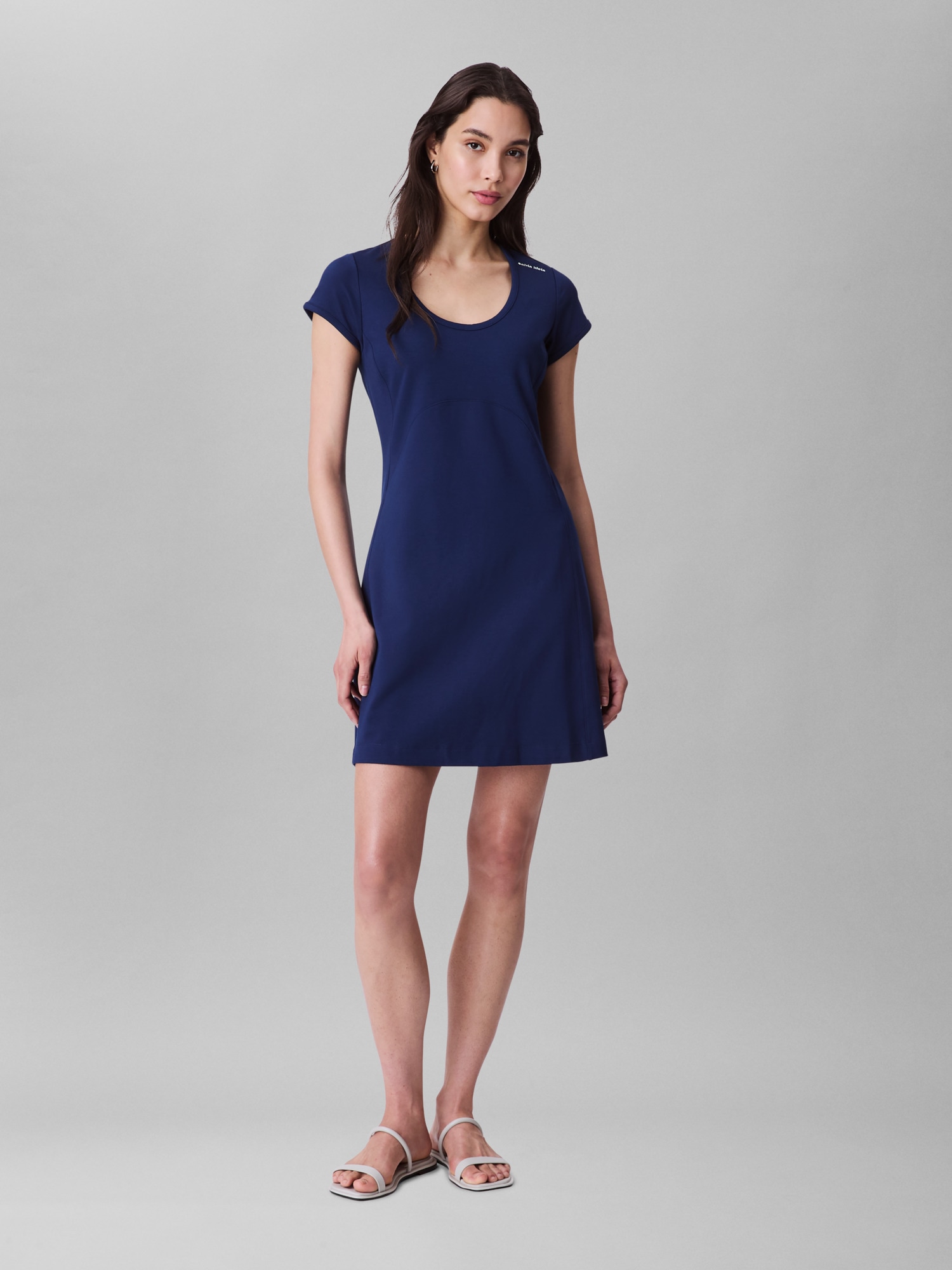 Calvin Klein Jeans Jerseykleid »PUNTO MILANO SS SCOOP NK DRESS«, Mit Rundhalsausschnitt