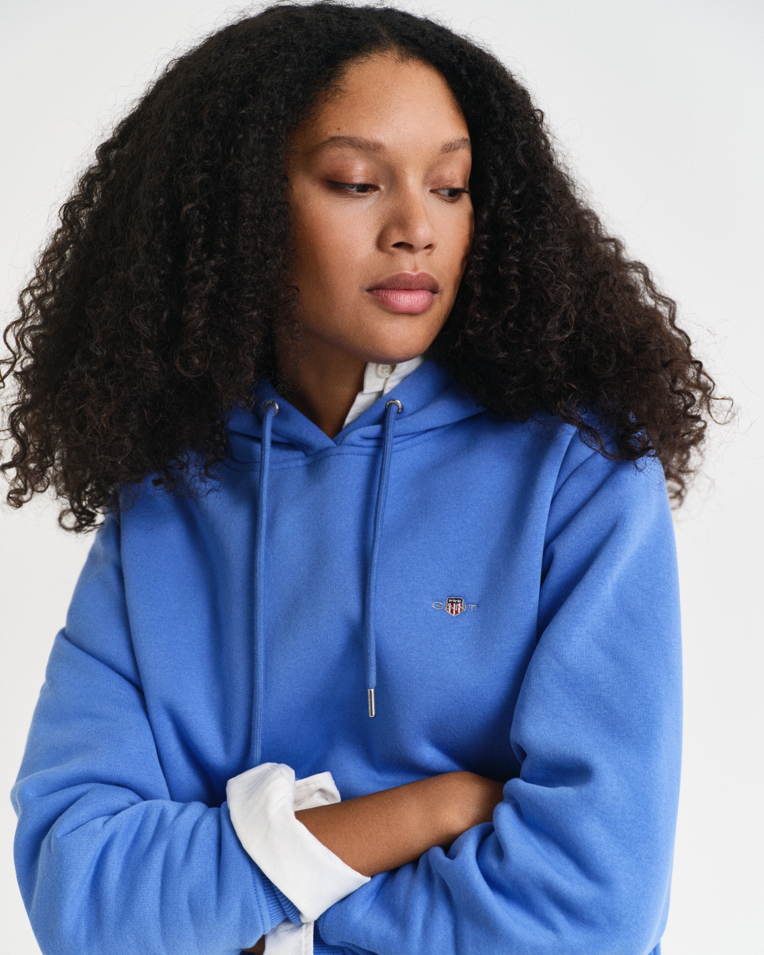 Gant Hoodie »SHIELD HOODIE«, Grafische GANT-Stickerei auf der Brust