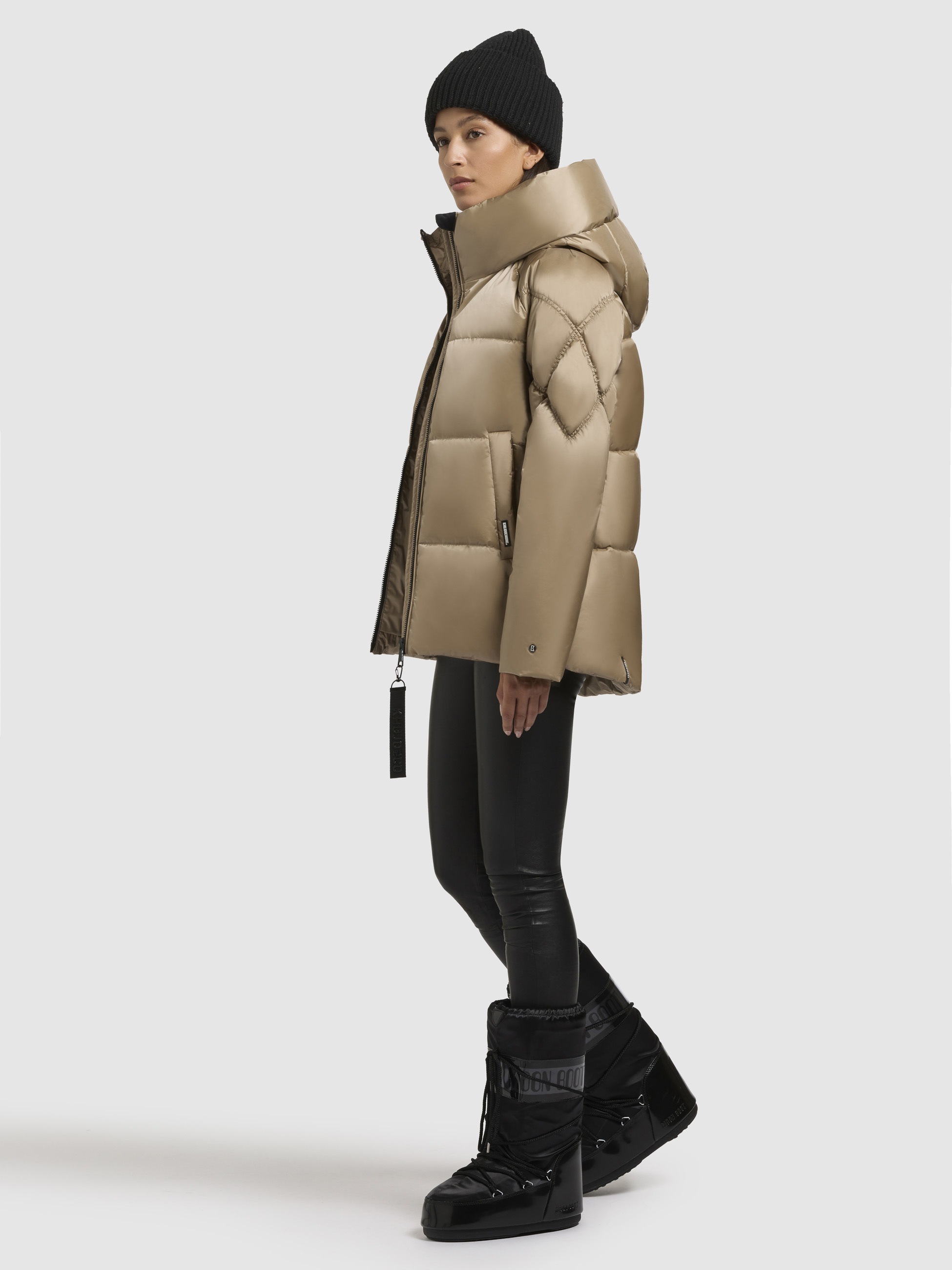khujo Steppjacke »ISETT«, mit Kapuze