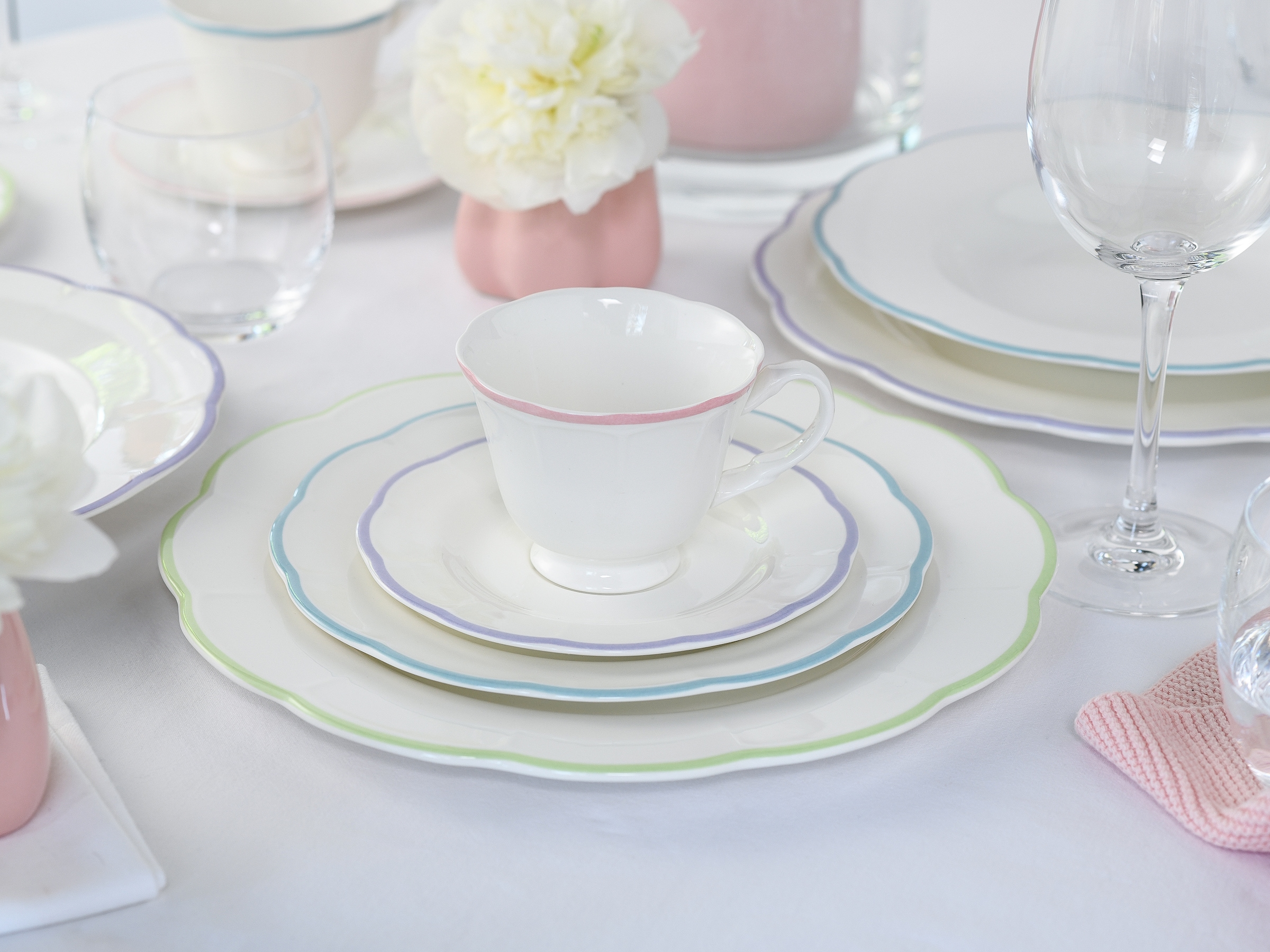 CreaTable Kombiservice »Florine Bunt, Service 20-tlg.« Elegant, Klassische Form, Zart gewellte Ränder