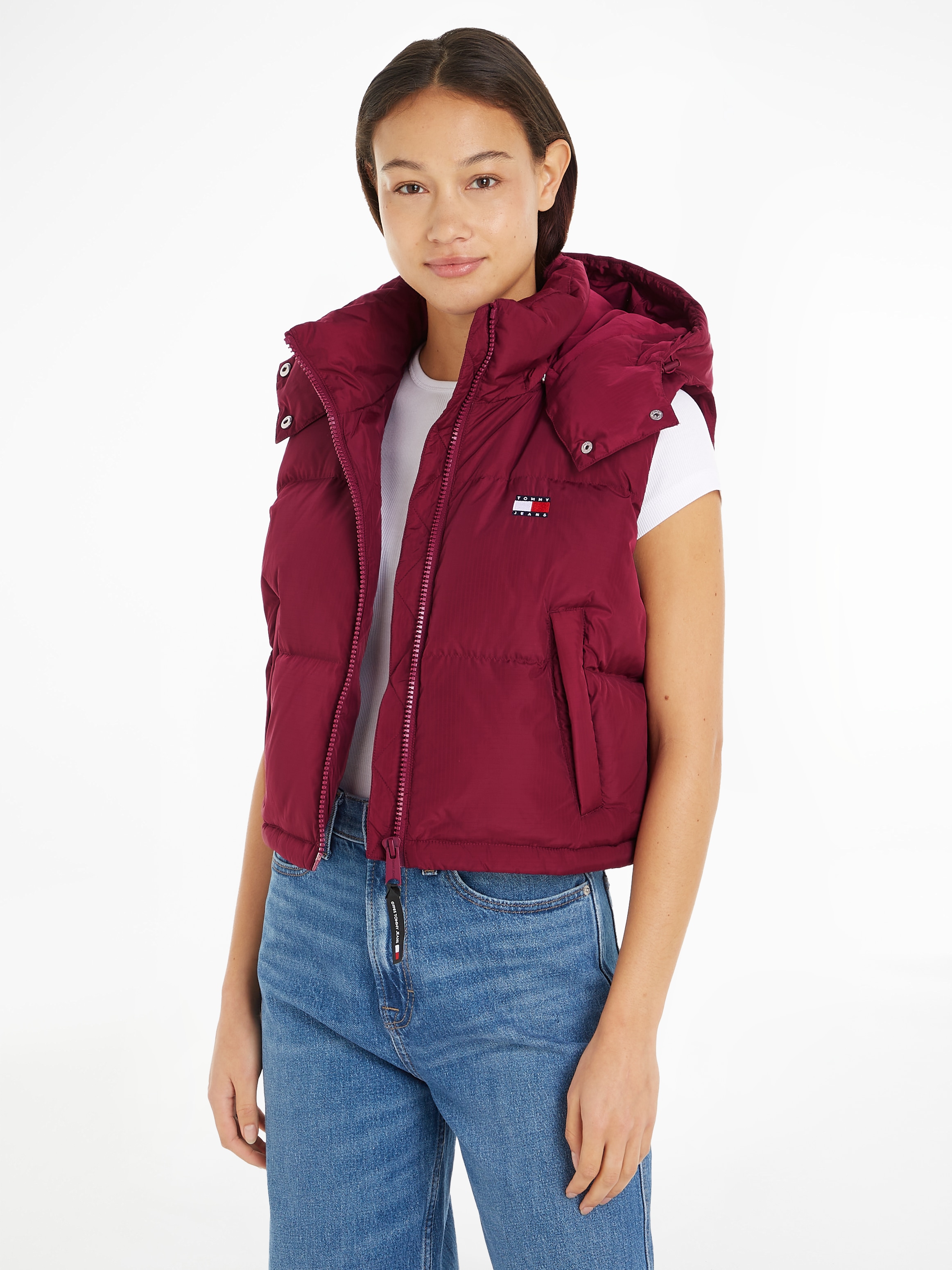 Tommy Jeans Steppweste "TJW CRP ALASKA PUFFER VEST", in modischer Cropped Form, Puffer