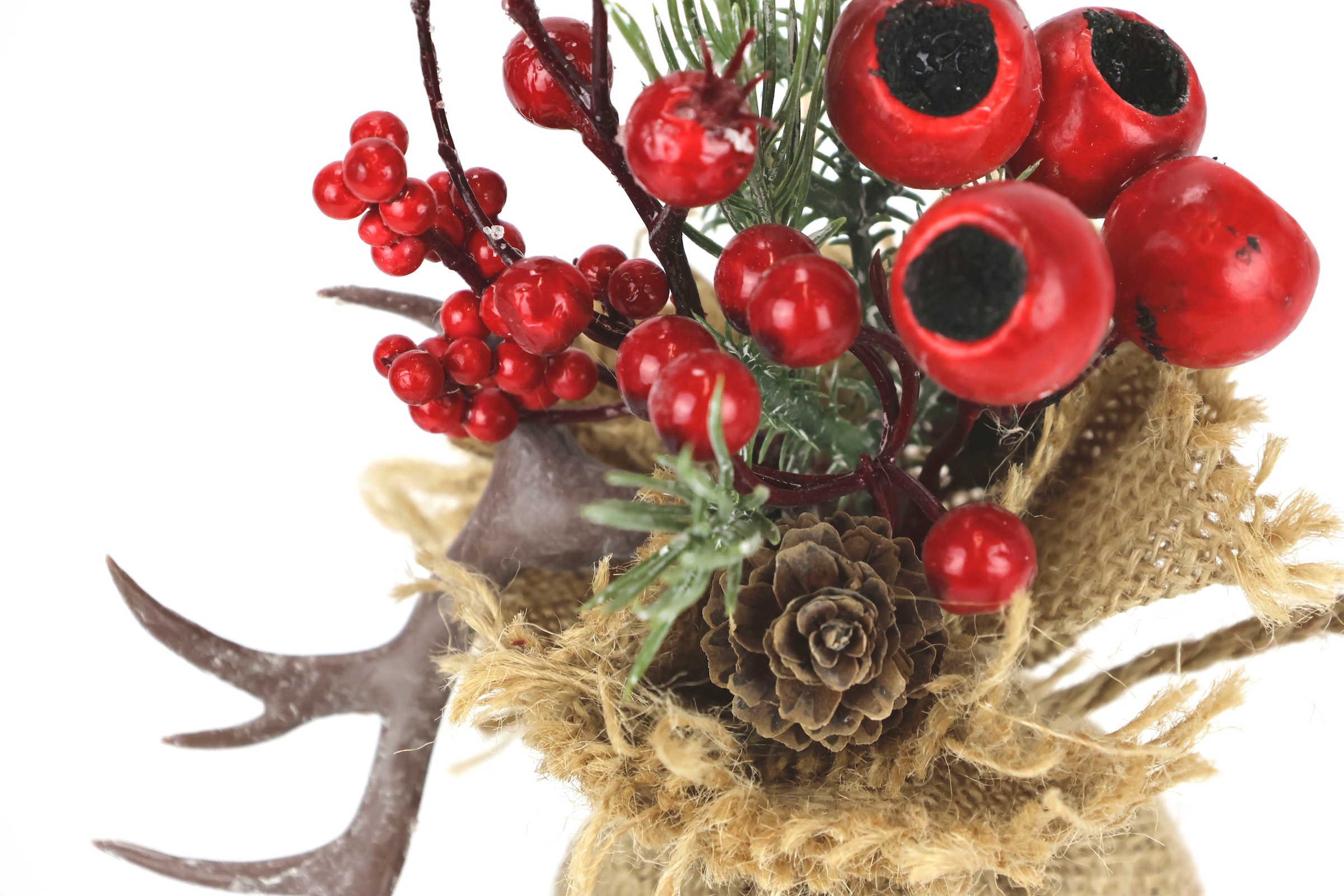 I.GE.A. Winterliche Kunstpflanze »Weihnachtsgesteck in Jute, Weihnachtsdeko im 2er Set,«, Kunstblumen-Arrangement 1x mit Horn und 1x mit Hirsch