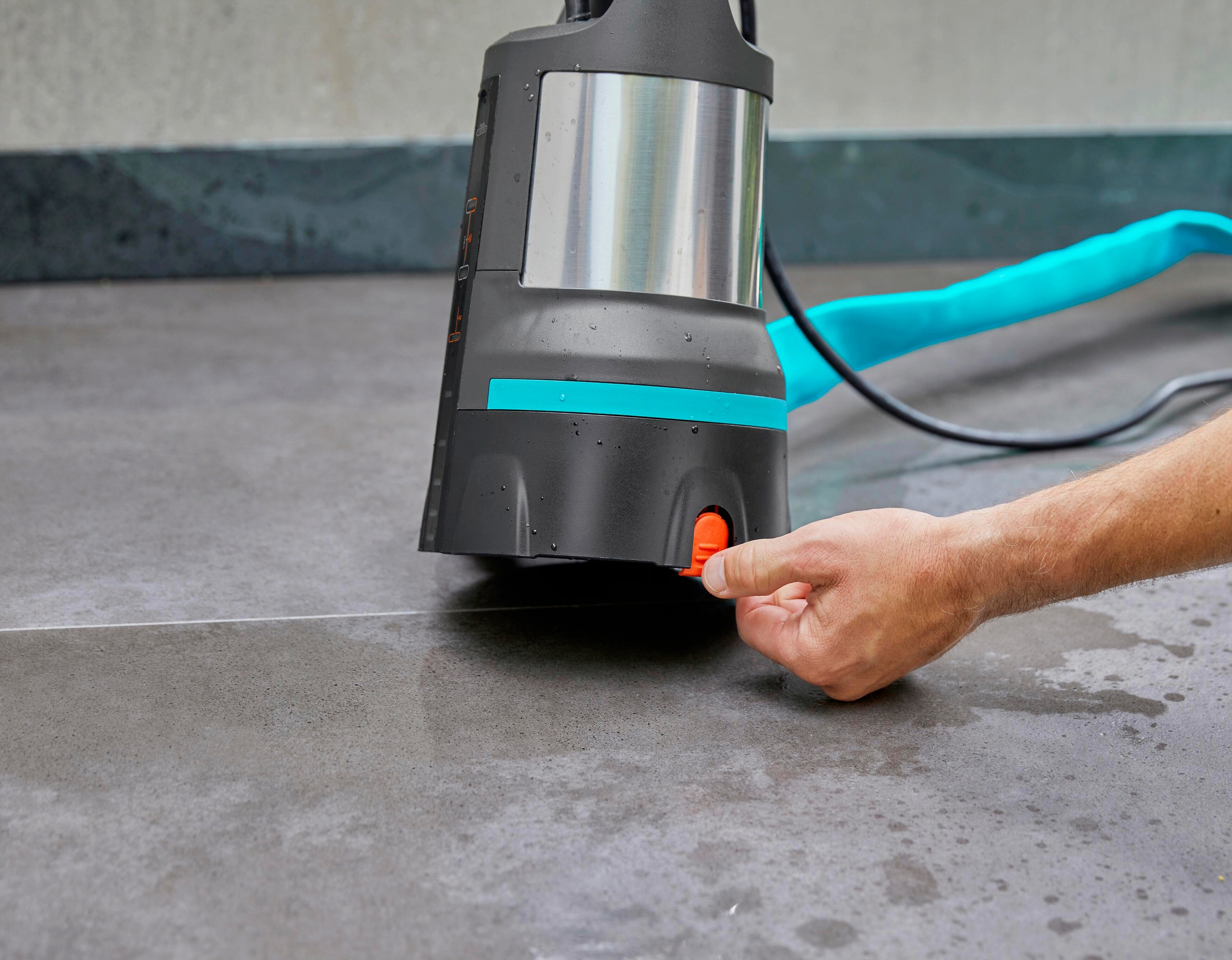 Gardena Dränkbar pump 17000 Aquasensor för rent vatten 3