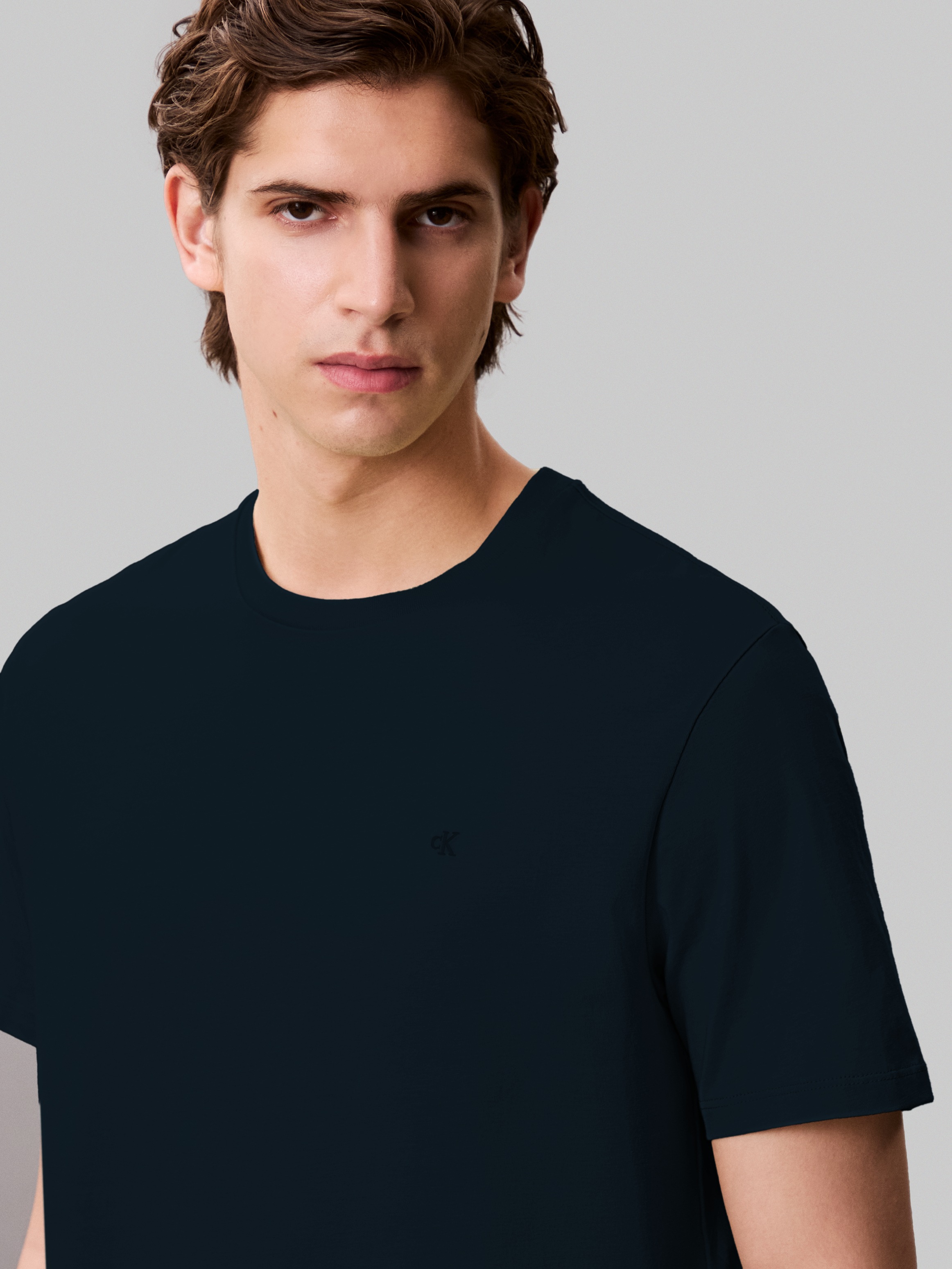 Calvin Klein Jeans T-Shirt »SS SMOOTH CTTN SOLID CREWNK TEE«, mit Logo