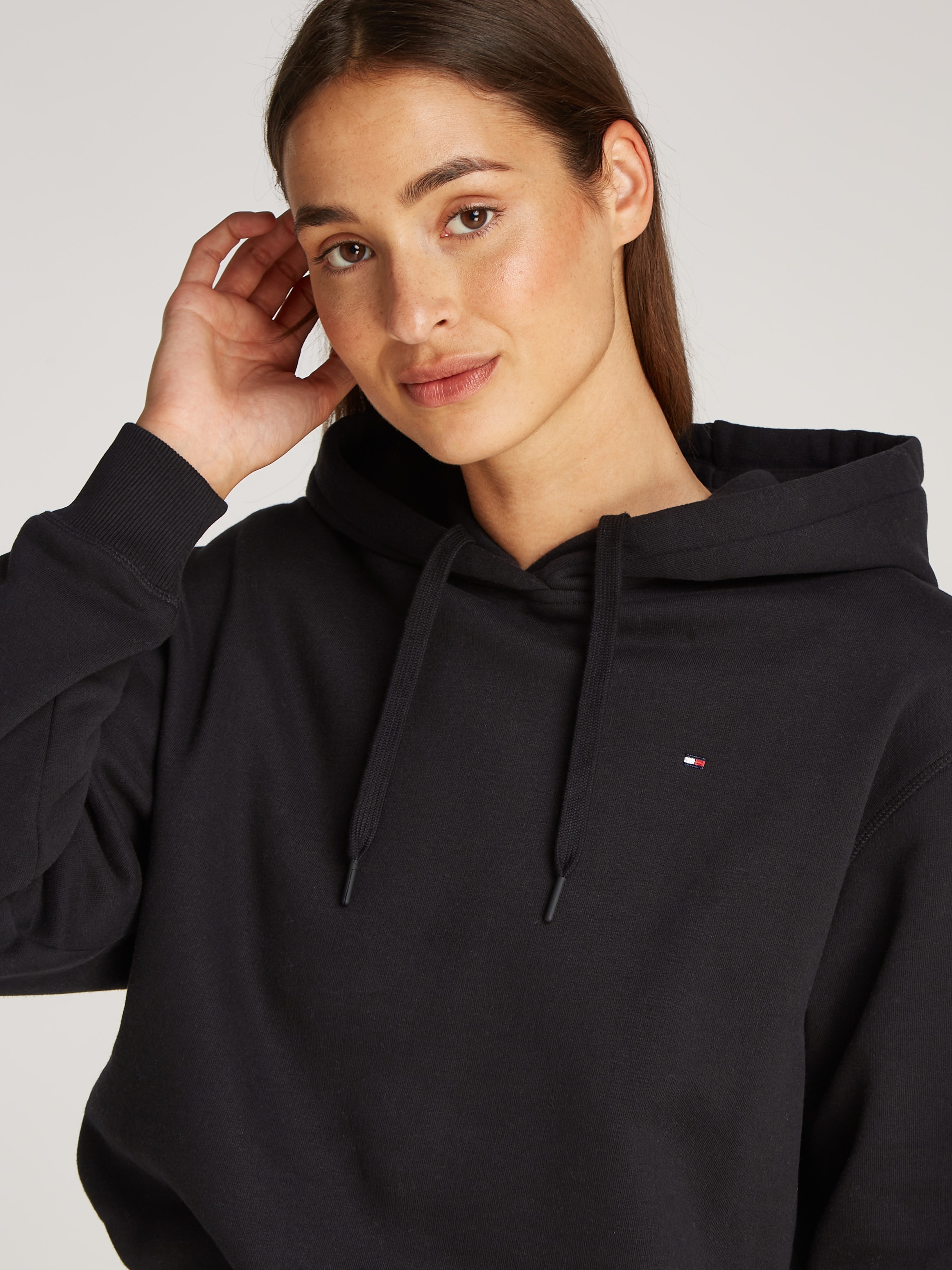 Tommy Hilfiger Kapuzensweatshirt »FLAG ON CHEST MDRN HOODIE«, mit Logo-Flag auf der Brust