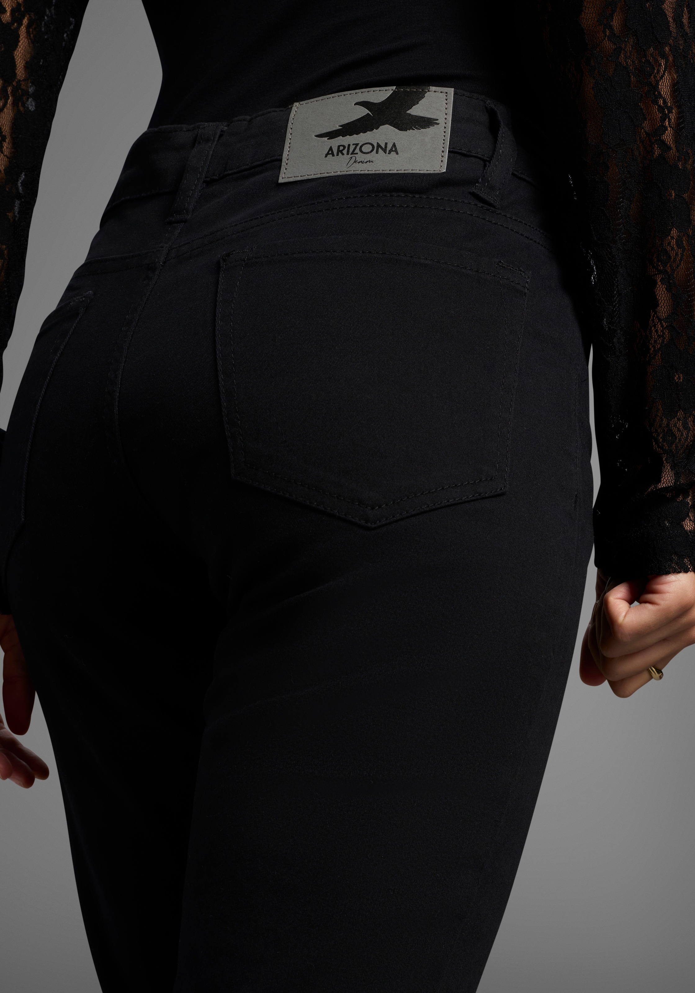 Thumbnail - Arizona Bootcut-Jeans "Baby-Boot" Bootcut-Stil, figurbetonte Passform, mit Used-Effekten