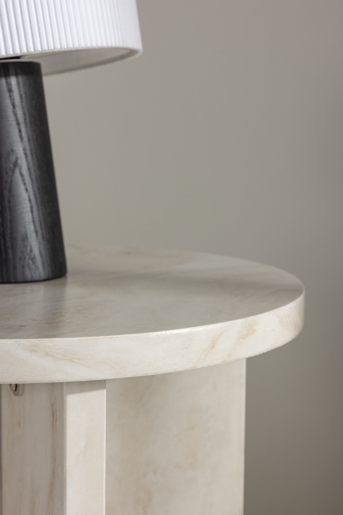 Venture Home Beistelltisch »Ålesund, hoher runder Beistelltisch in beiger Marmoroptik, Ø 40 cm« Ablagetisch, MDF, gewachst, rund, schlank, anspruchsvoll