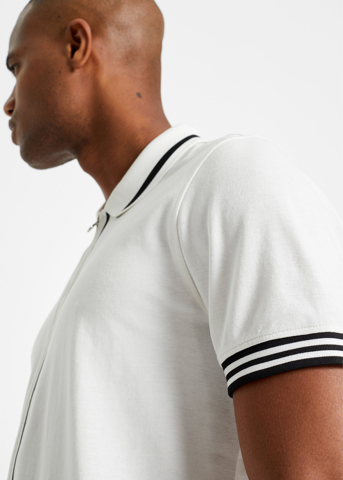 Poloshirt BONPRIX, Herren, Gr. 48/50 (M), weiß, Piqué, Obermaterial: 100% Baumwolle, kontrastfarbene Details, unifarben, regular fit hüftbedeckend, Rundhals, Rippbündchen kontrastfarben, Shirts, Kurzarm, mit Reißverschluss, aus reiner Baumwolle 3