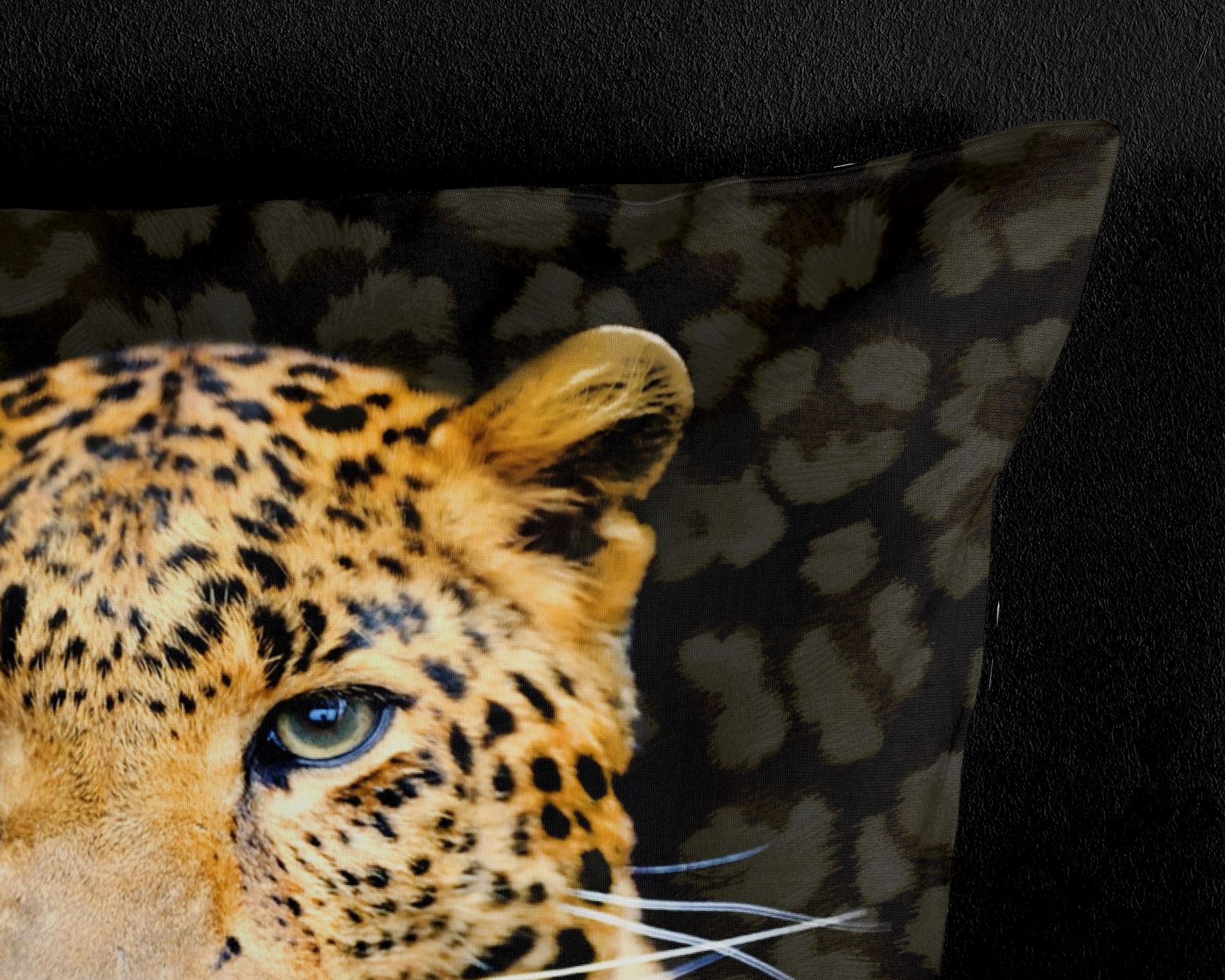 PURE luxury collection Wendebettwäsche »Rayan«, Mikrofaser, 135x200, Pflegeleicht, Wendeoptik, Leopard, Schwarz