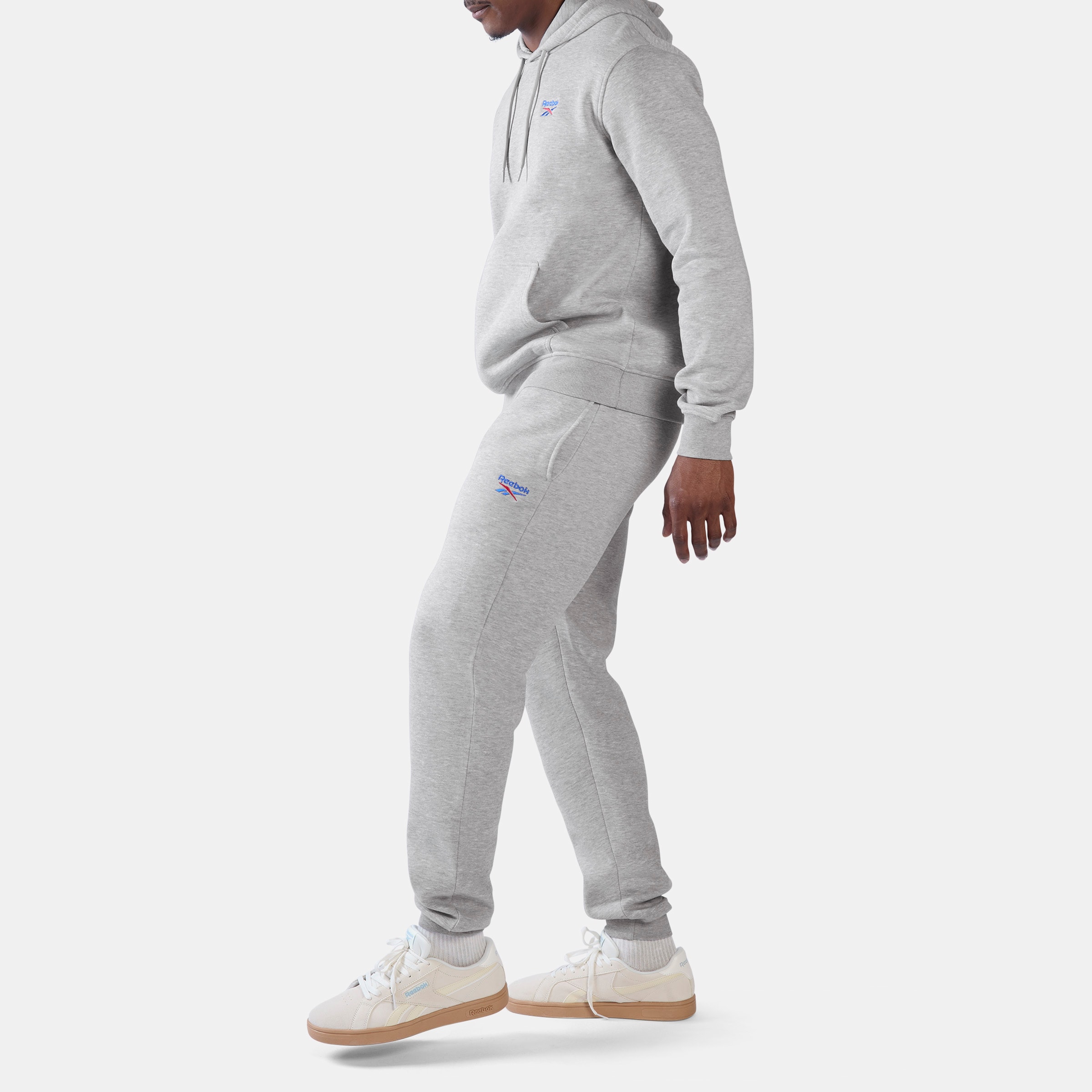Reebok Jogginghose »ID 2-COLOUR LOGO FLEECE CUFFED JOG PANT«  mit Fleece, auch in großen Größen