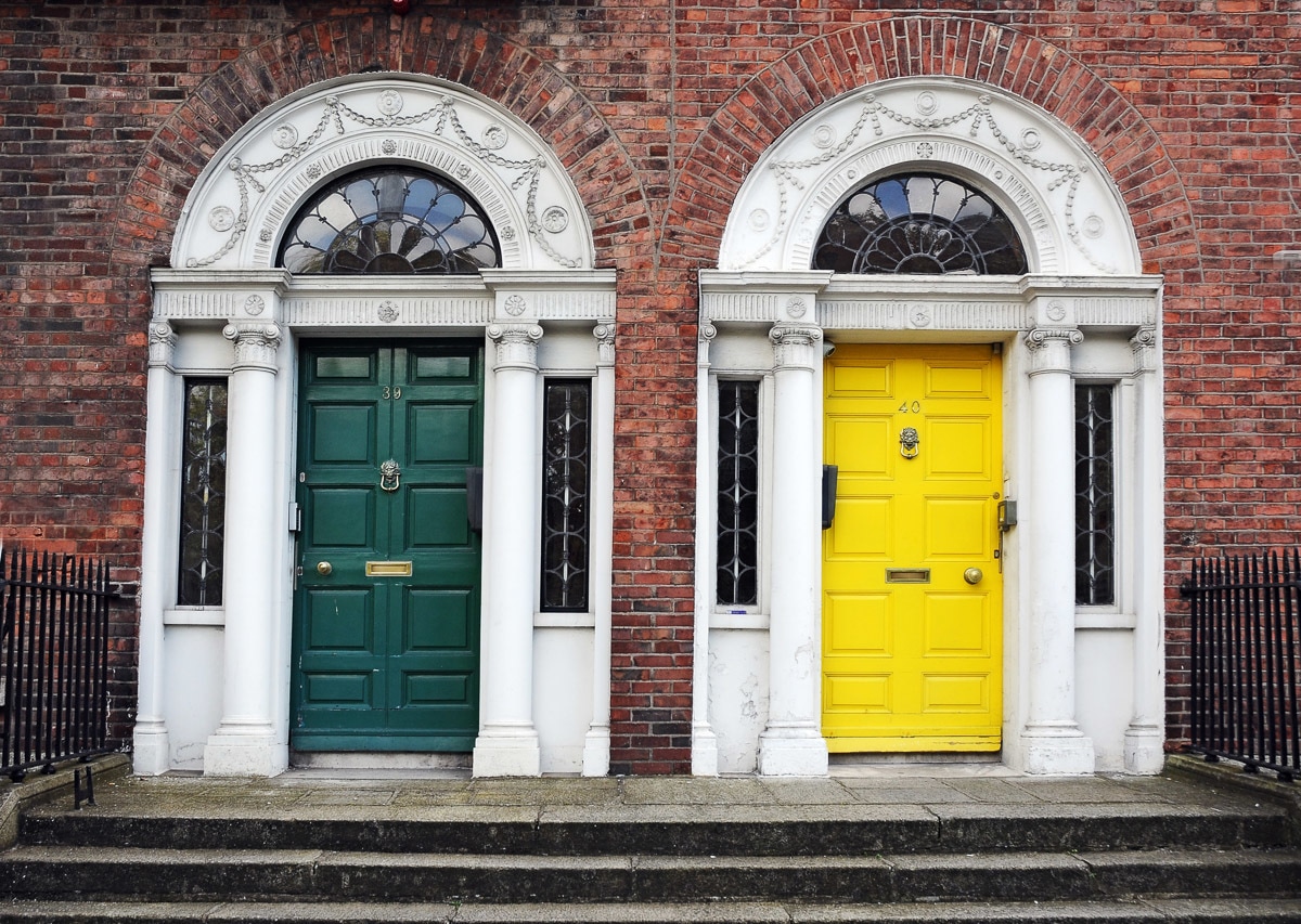 Fototapete »Dublin Türen«