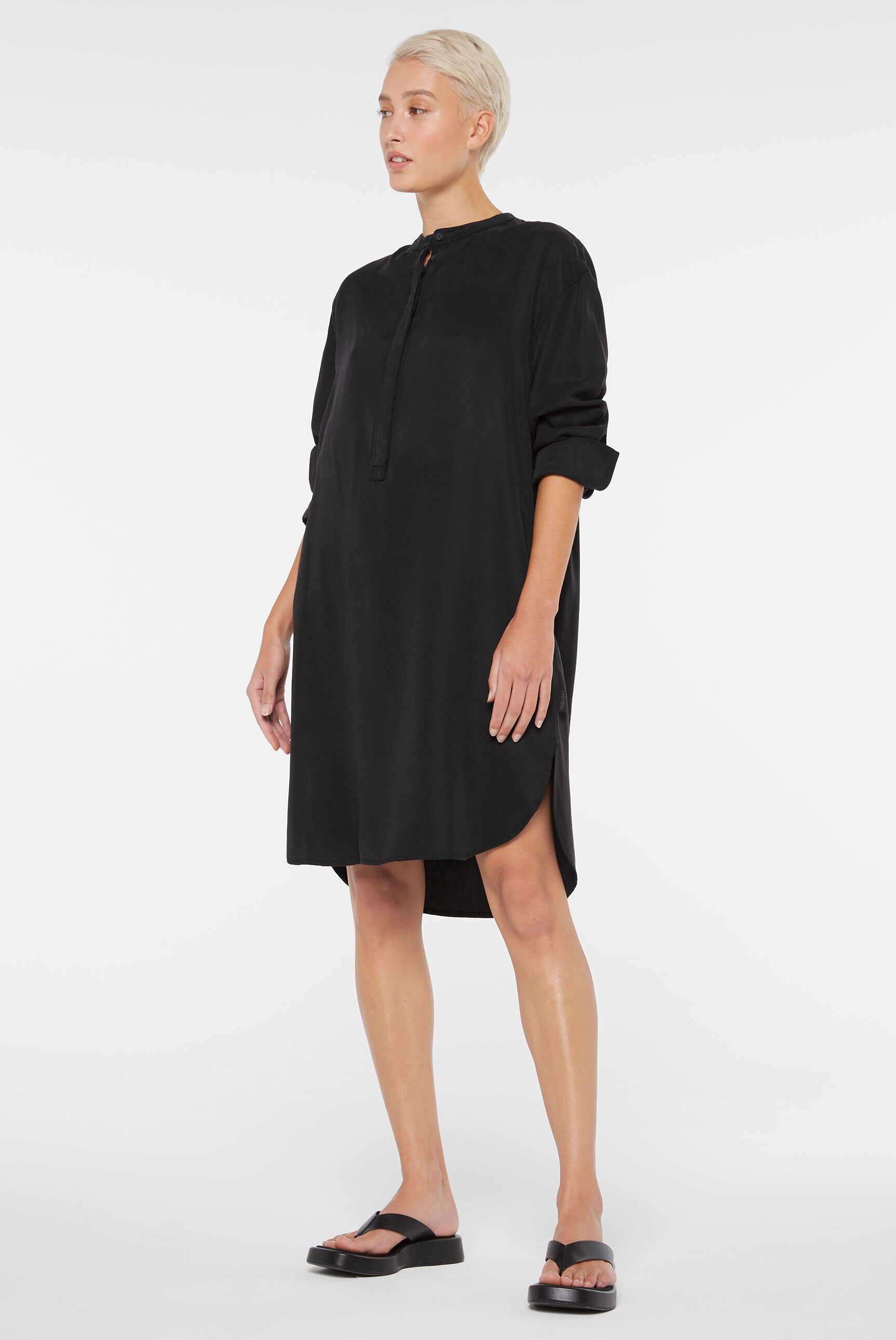 SENSES.THE LABEL Sommerkleid, mit abgerundetem Saum