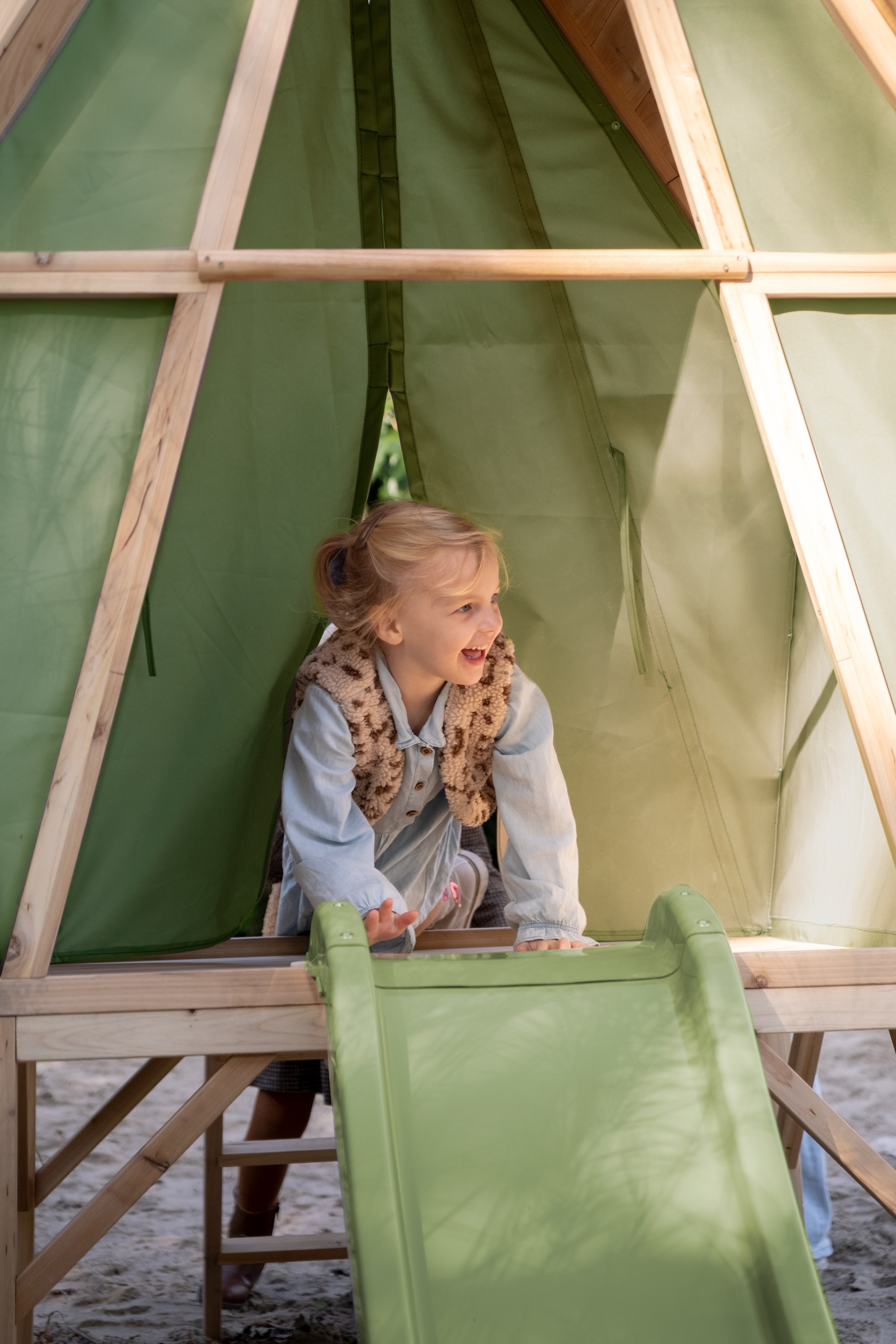 EXIT Spielhaus »Yuki 350 m.Rutsche+Küche« Dieses Produkt besteht aus FSC®-zertifiziertem Material.