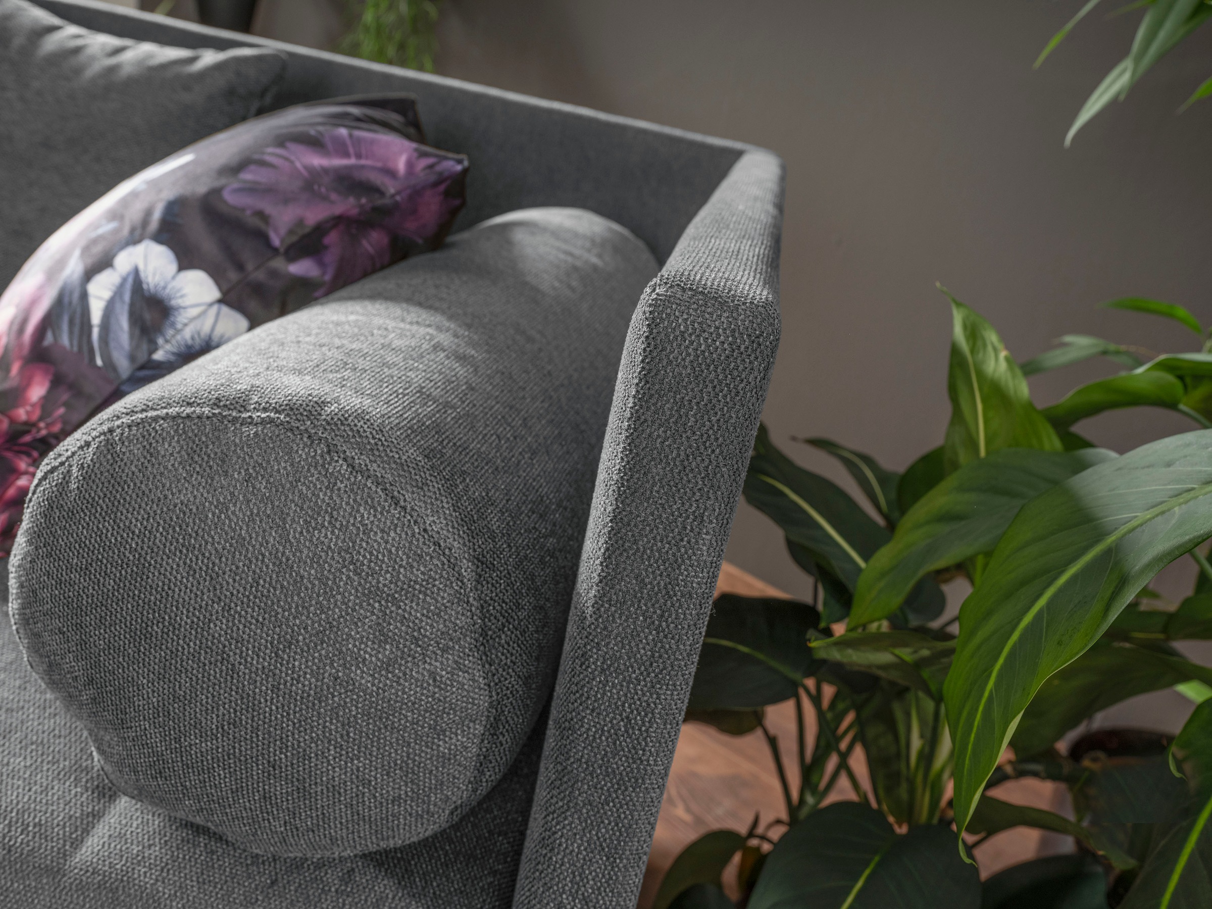 alina Schlafsofa »Kona«, 7-Zonen Taschenfederkernmatratze, Zierkissen-Set und Schlummerrollen
