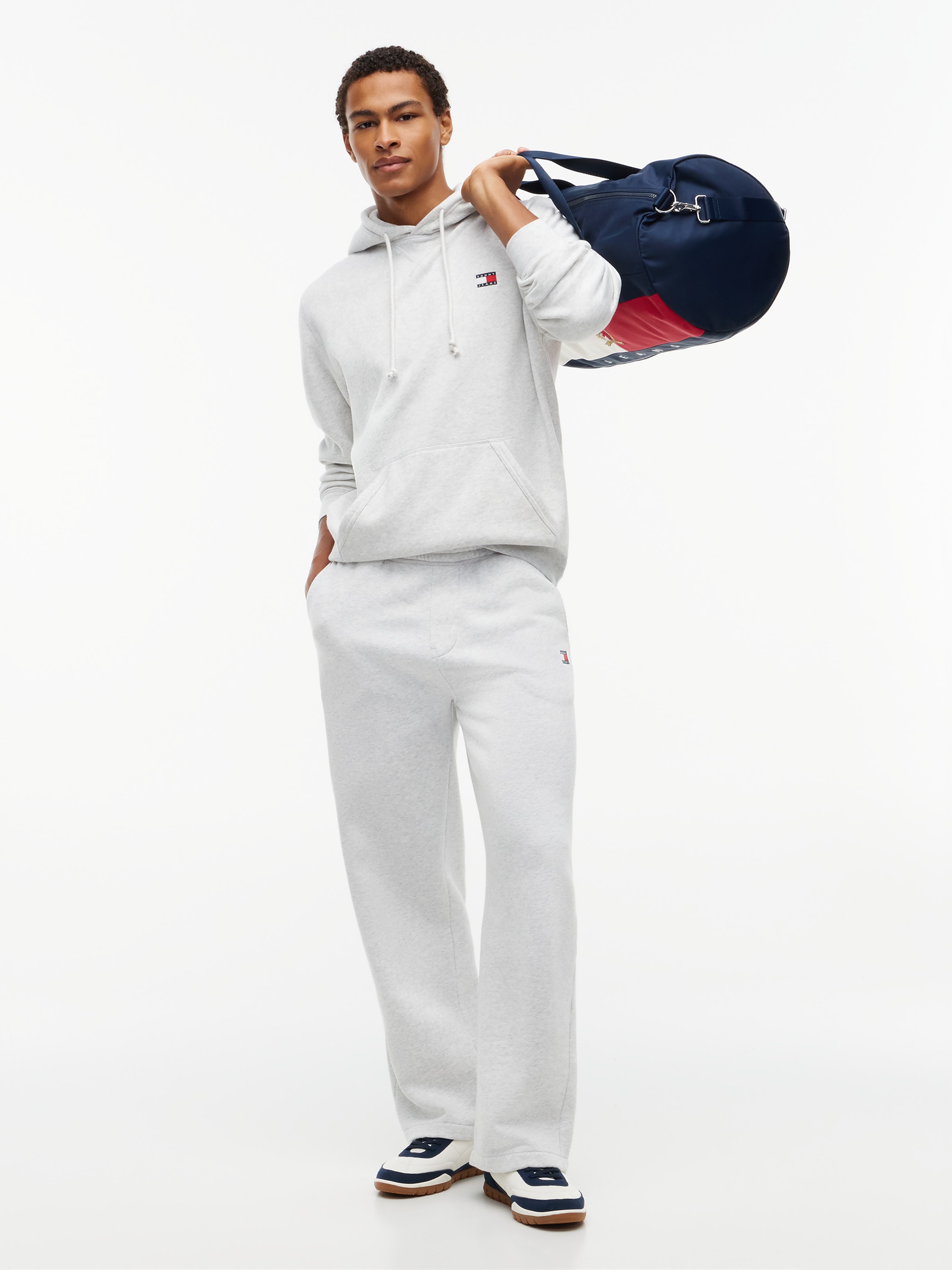 Tommy Jeans Jogginghose »TJM REGULAR FIT BADGE SWEATPANT«  aus Fleece mit Tunnelzug und Badge