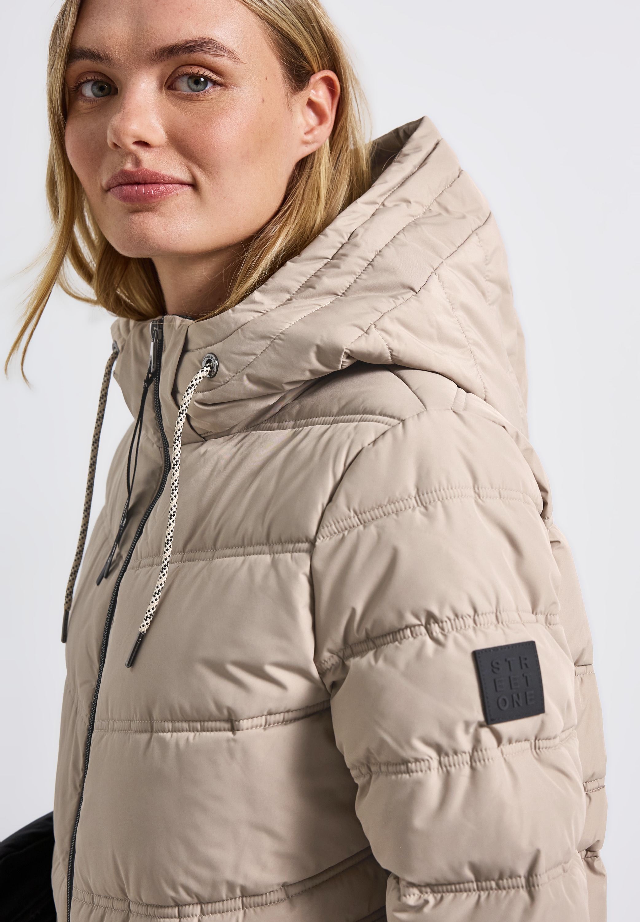 STREET ONE Steppjacke, mit Kapuze, lange Winterjacke, mit Kapuze