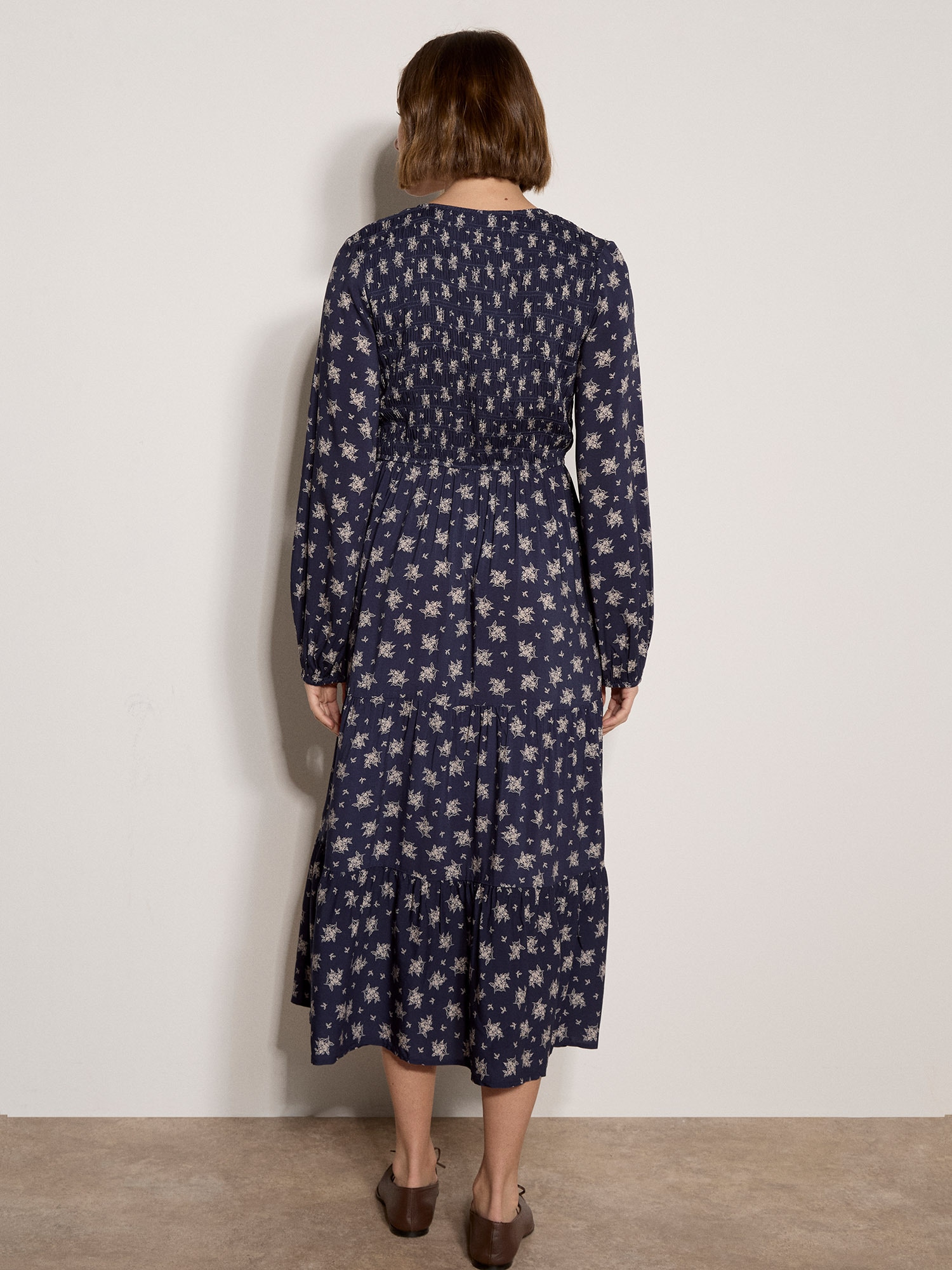 Apricot Midikleid »Smokkkleid in mittlerer Länge« mit Blumenmuster