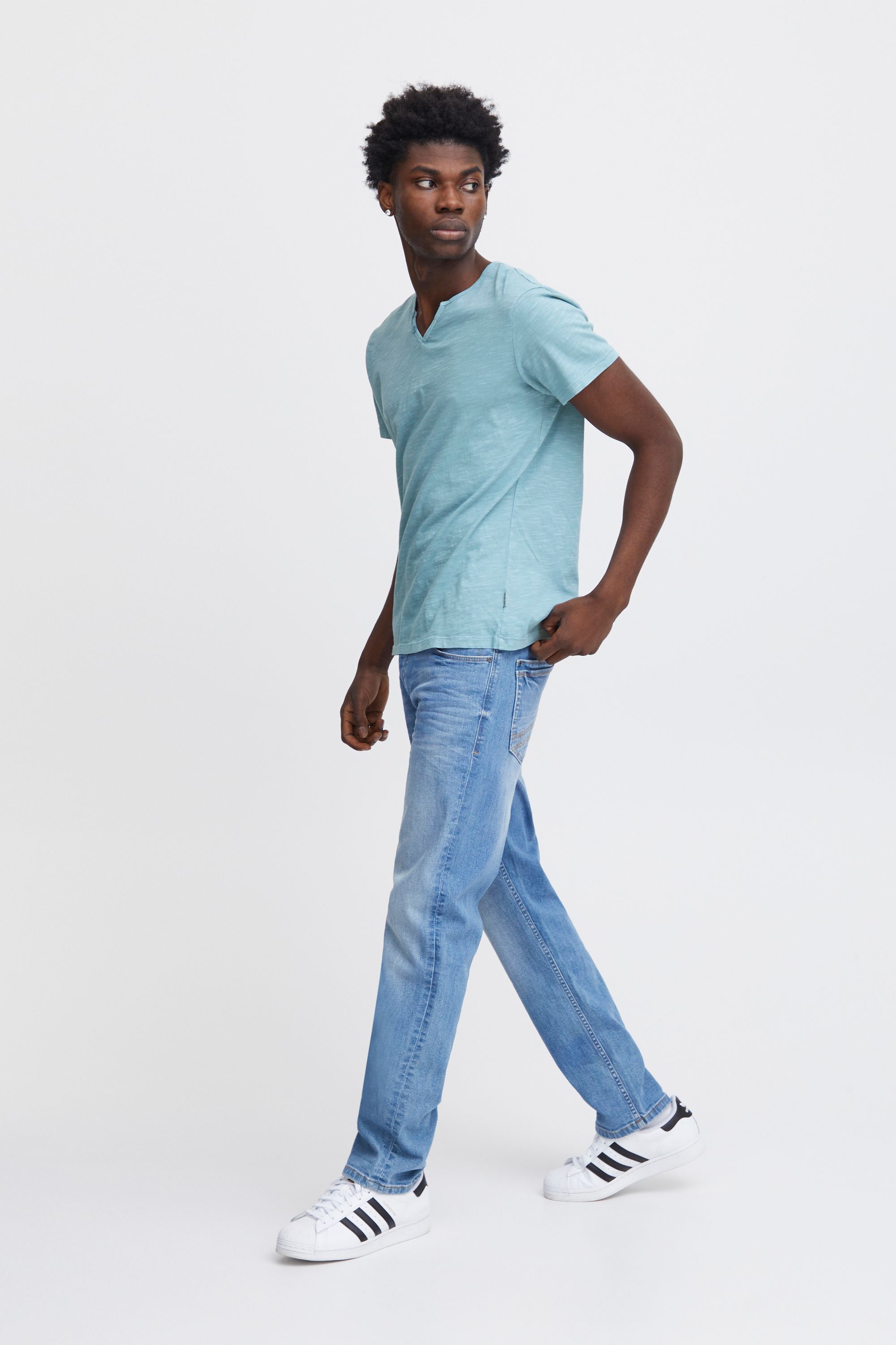 Thumbnail - Blend T-Shirt "BHAshton" Meliertes T-Shirt mit V-Ausschnitt